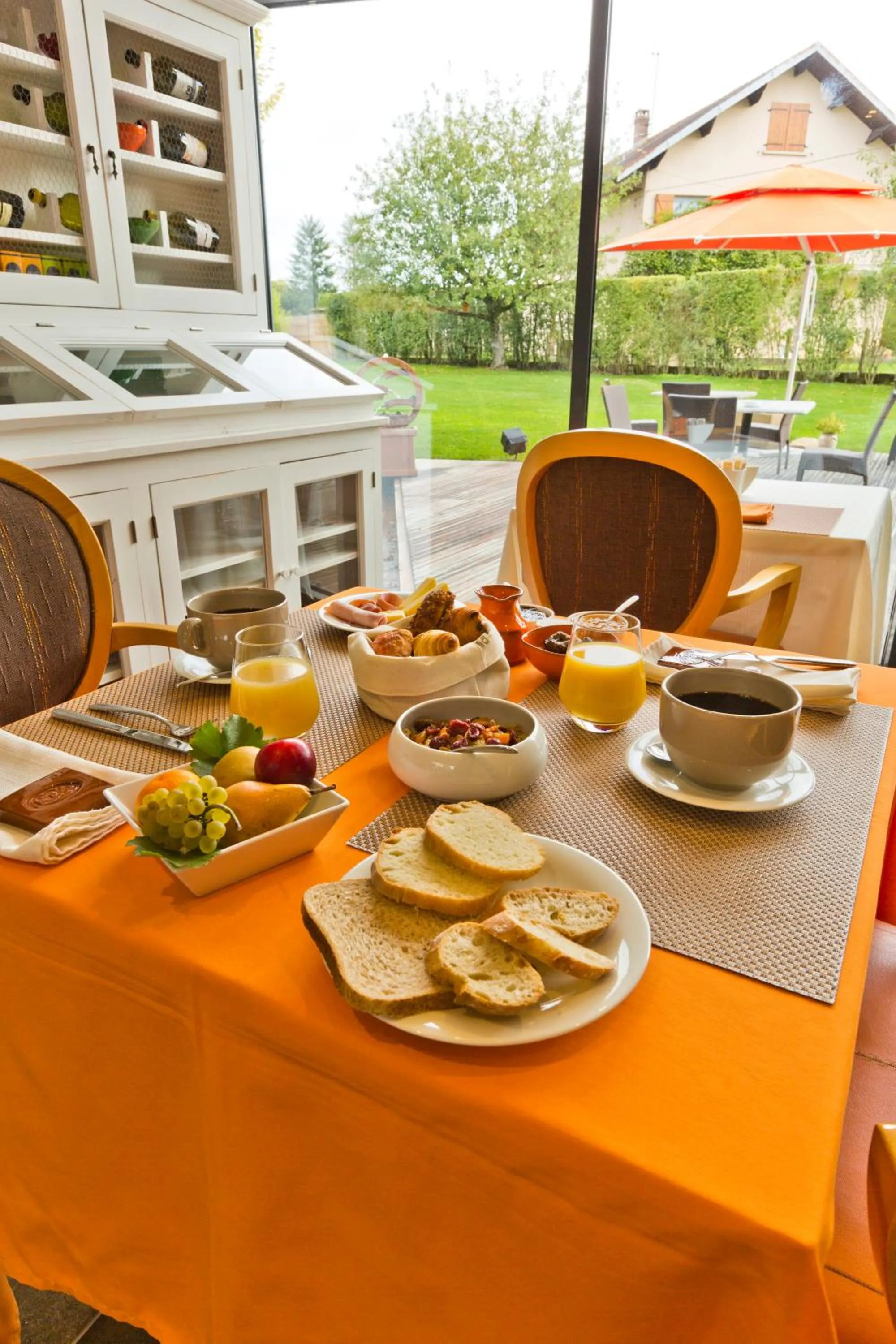Breakfast in Hôtel Auberge de Chavannes