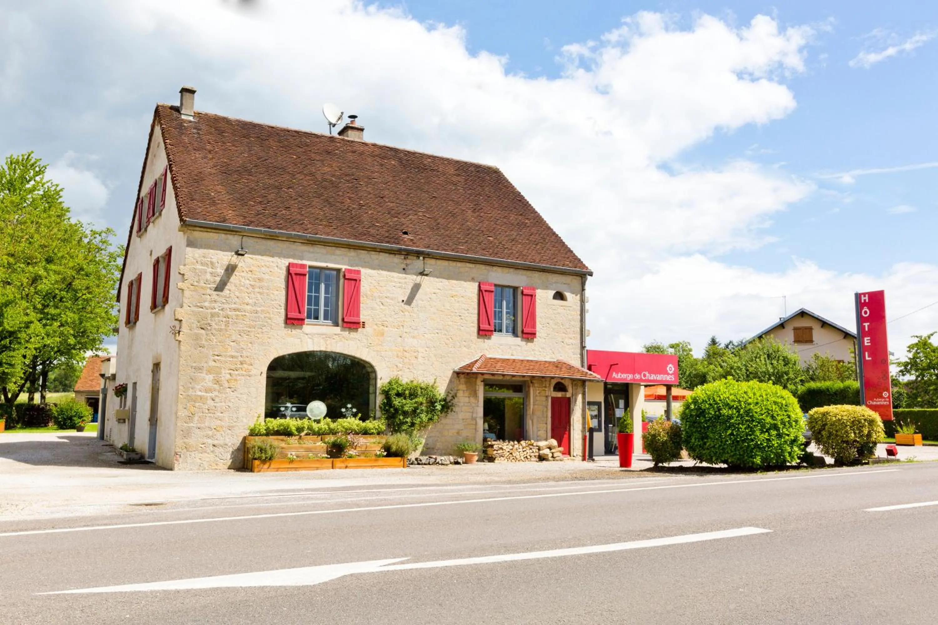 Facade/entrance in Hôtel Auberge de Chavannes