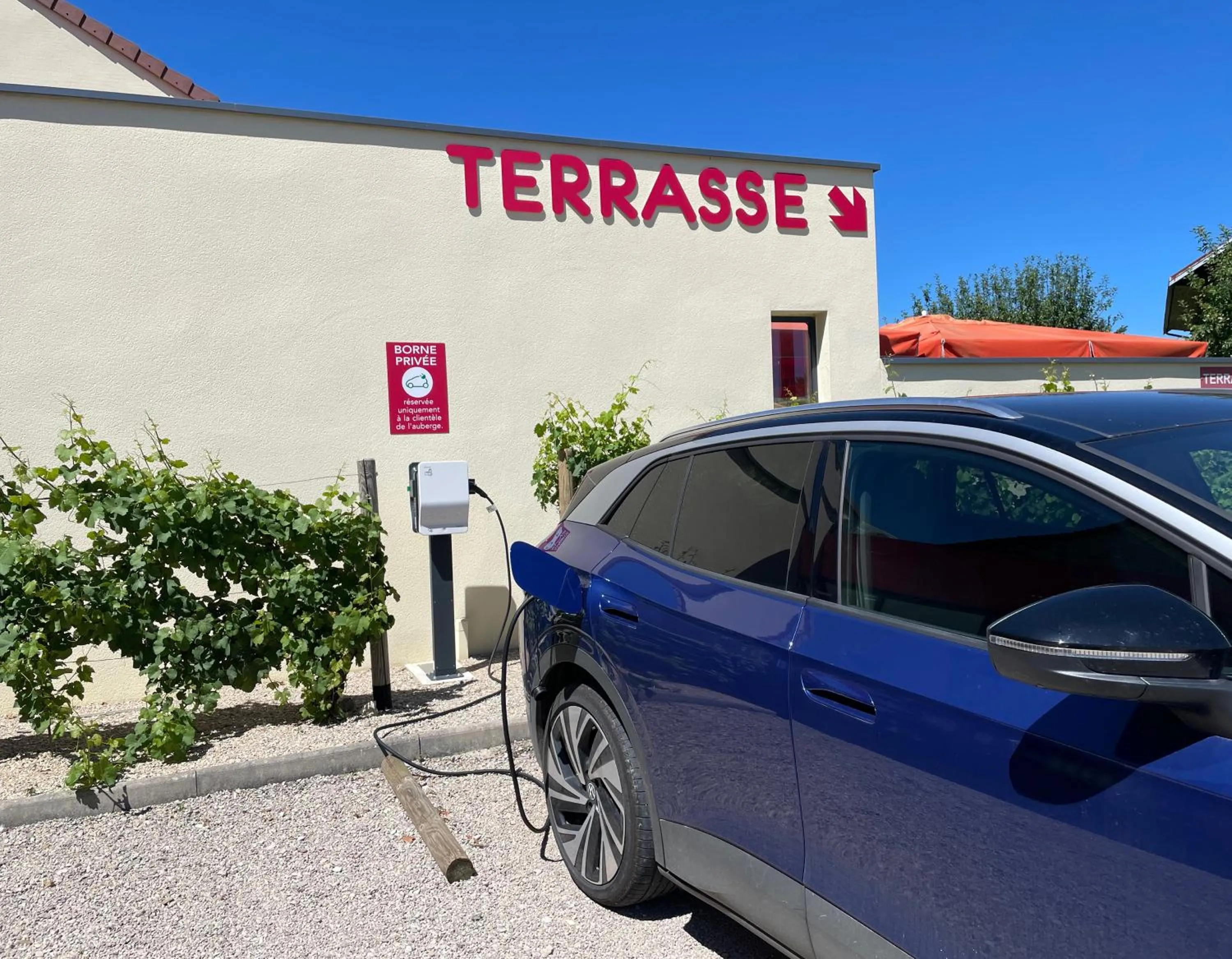 Parking in Hôtel Auberge de Chavannes