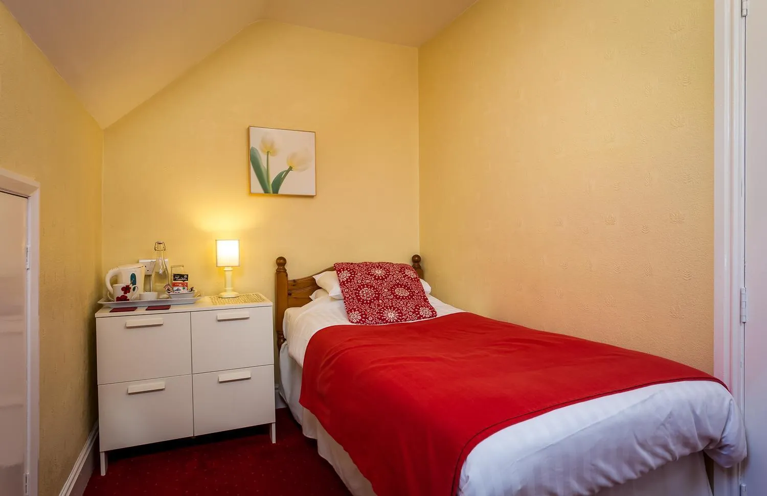 Bedroom, Bed in Ashgrove House