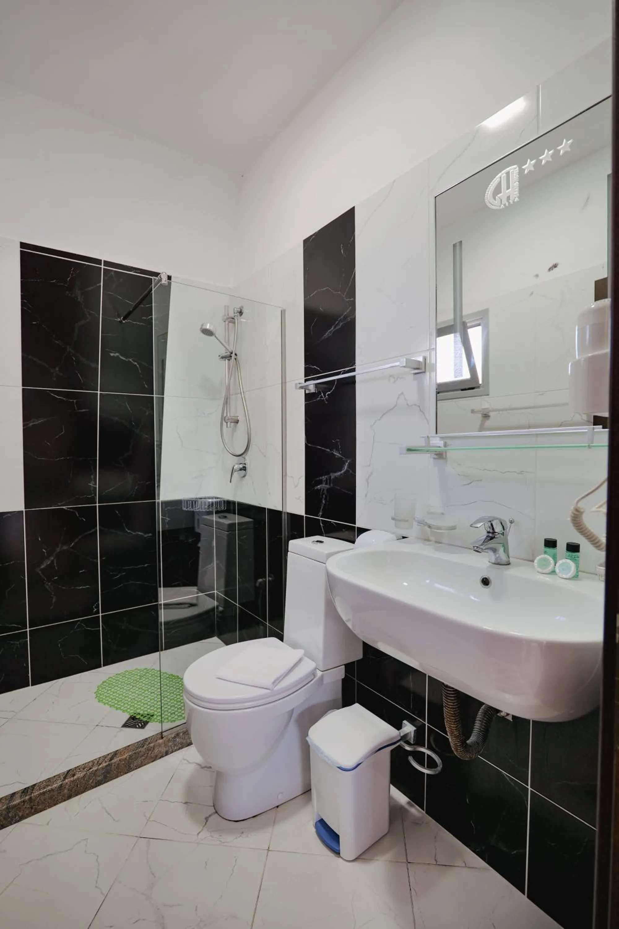 Shower in Grand Hotel Aita