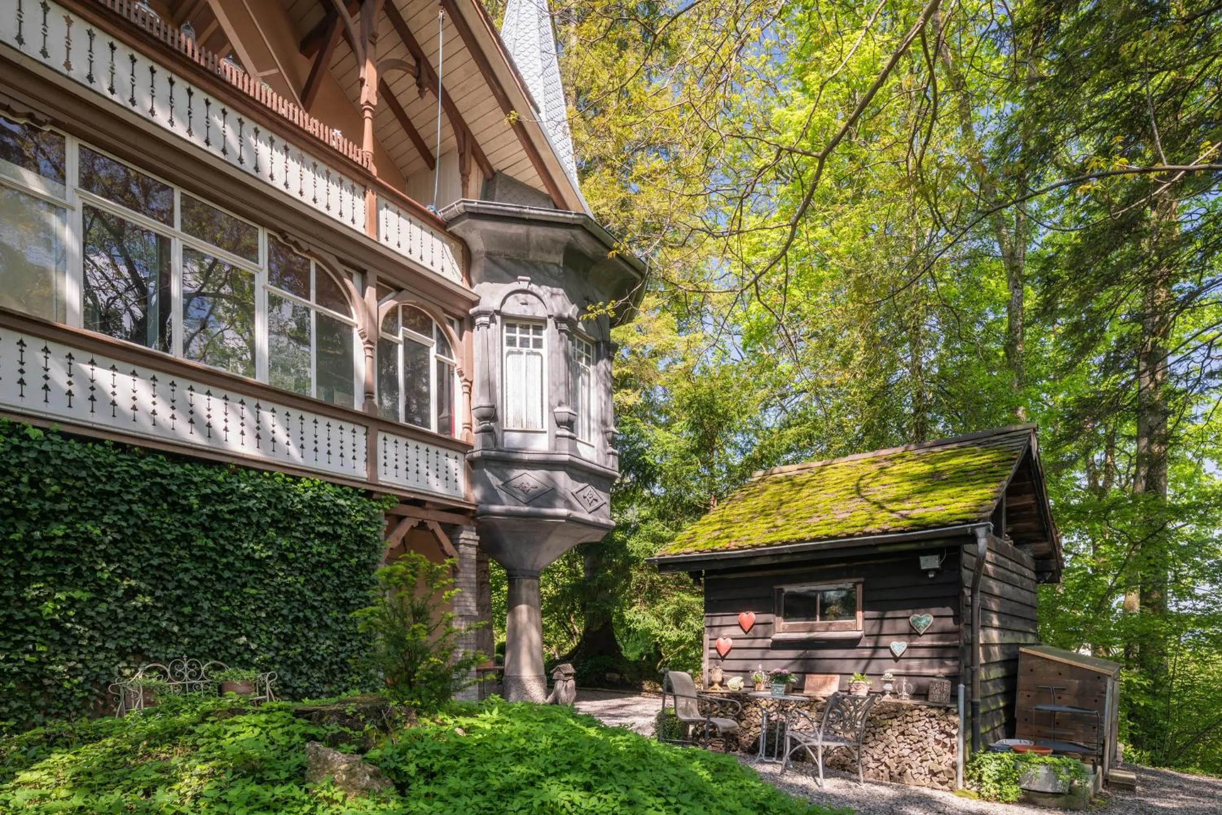 Property building in Art Deco Villa Mon Abri BnB