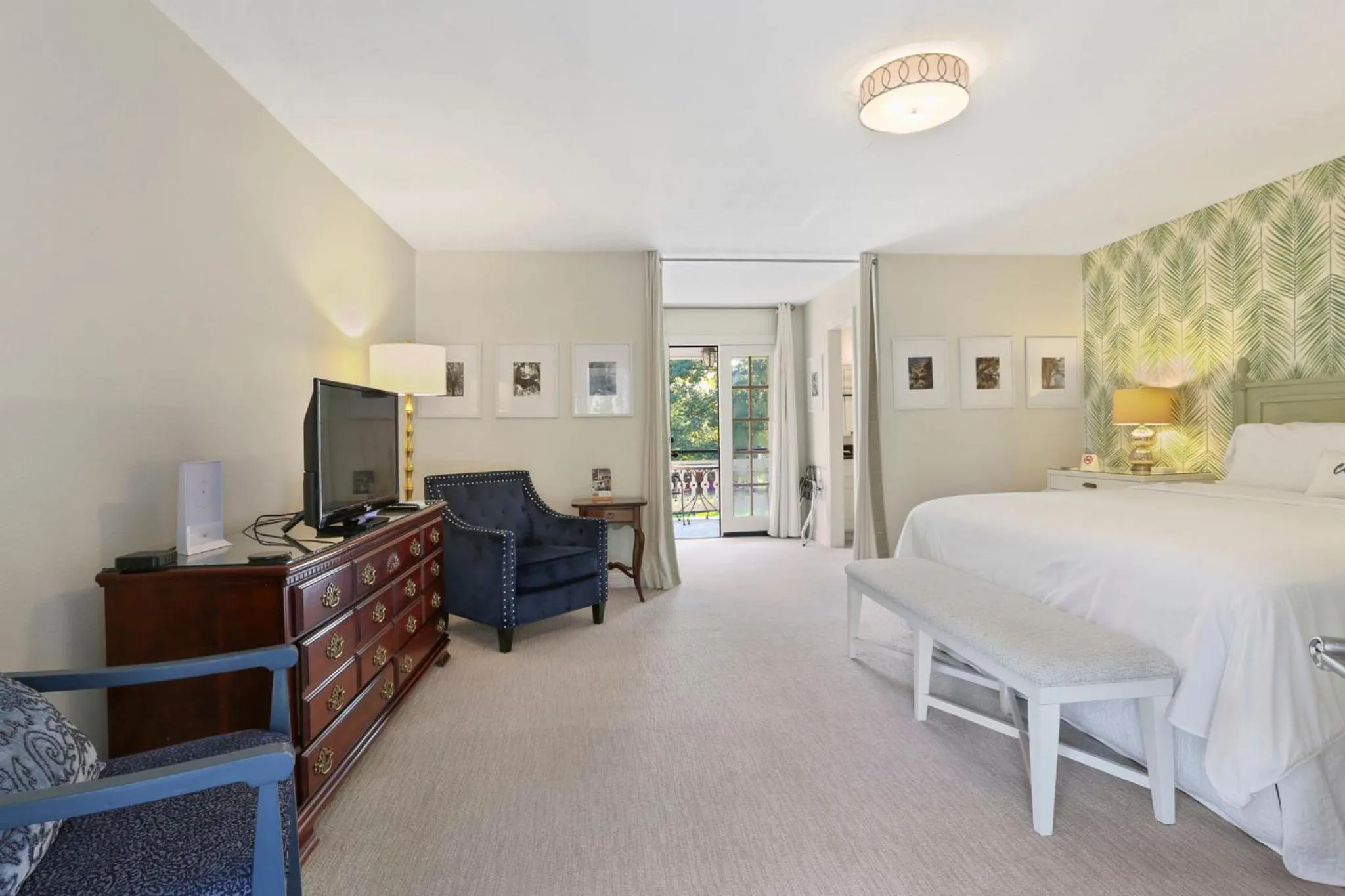 Bed in Greenwood Plantation B&B Inn