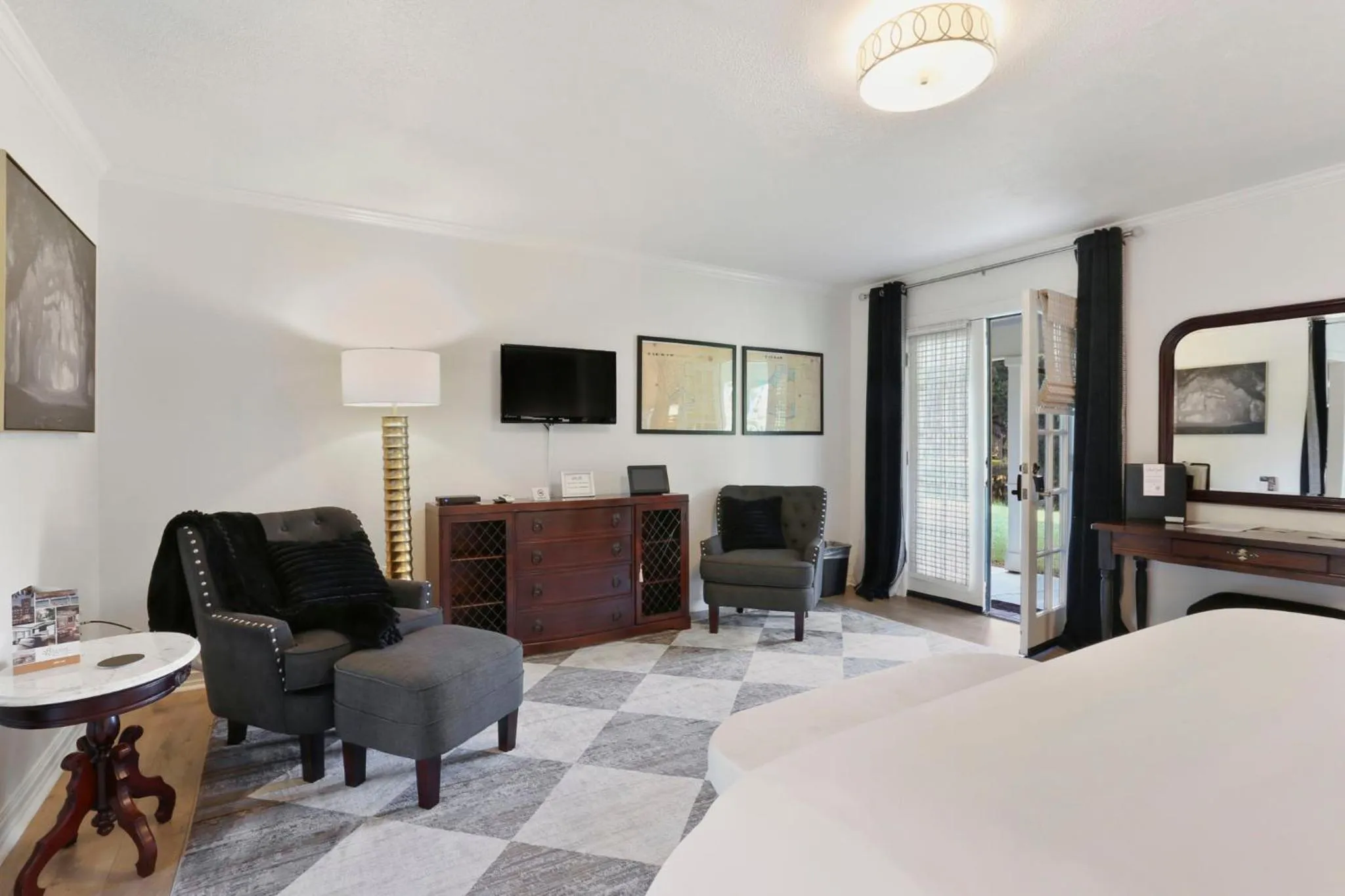 Bed in Greenwood Plantation B&B Inn