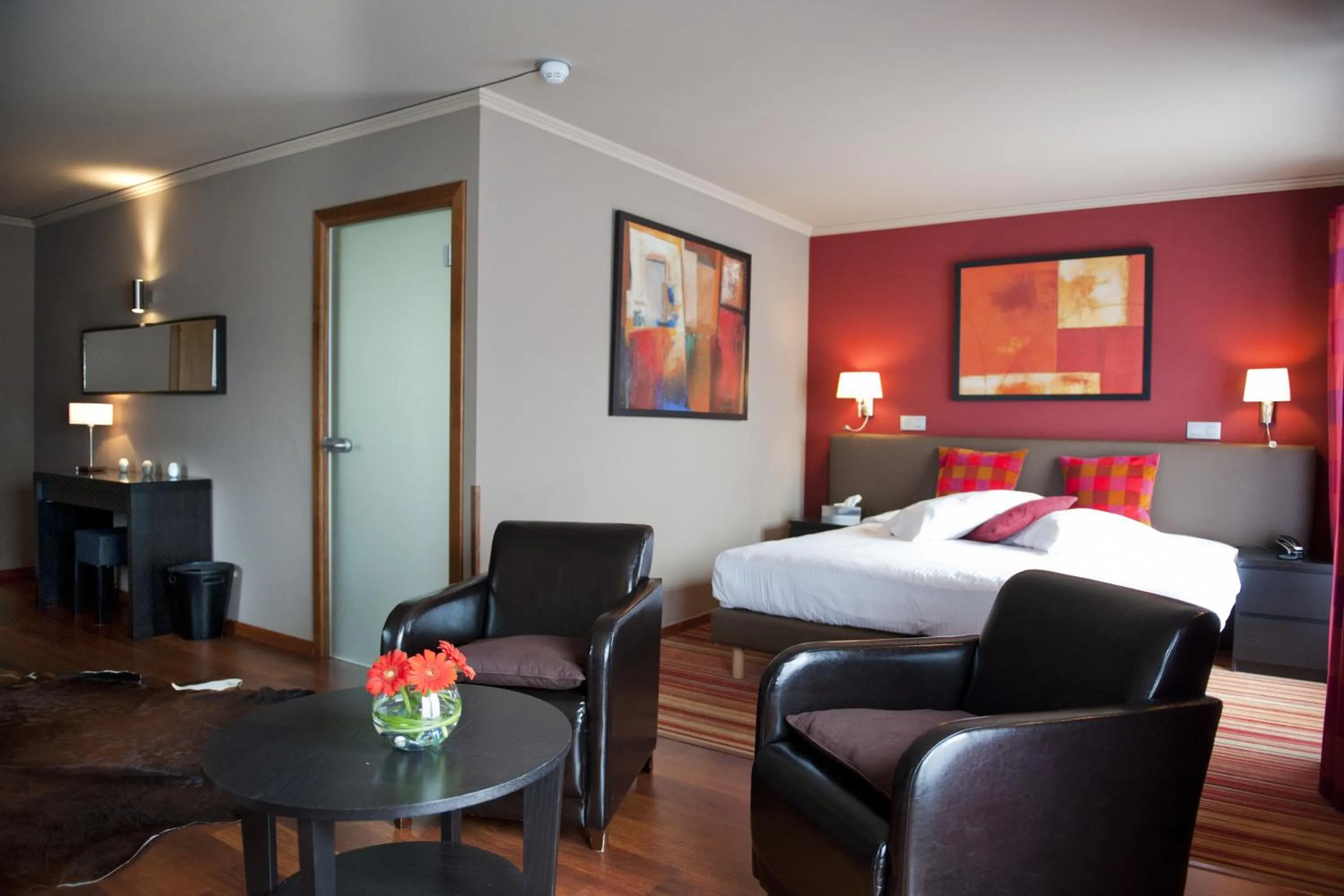 Seating area, Bed in Hotel Le Charme de la Semois