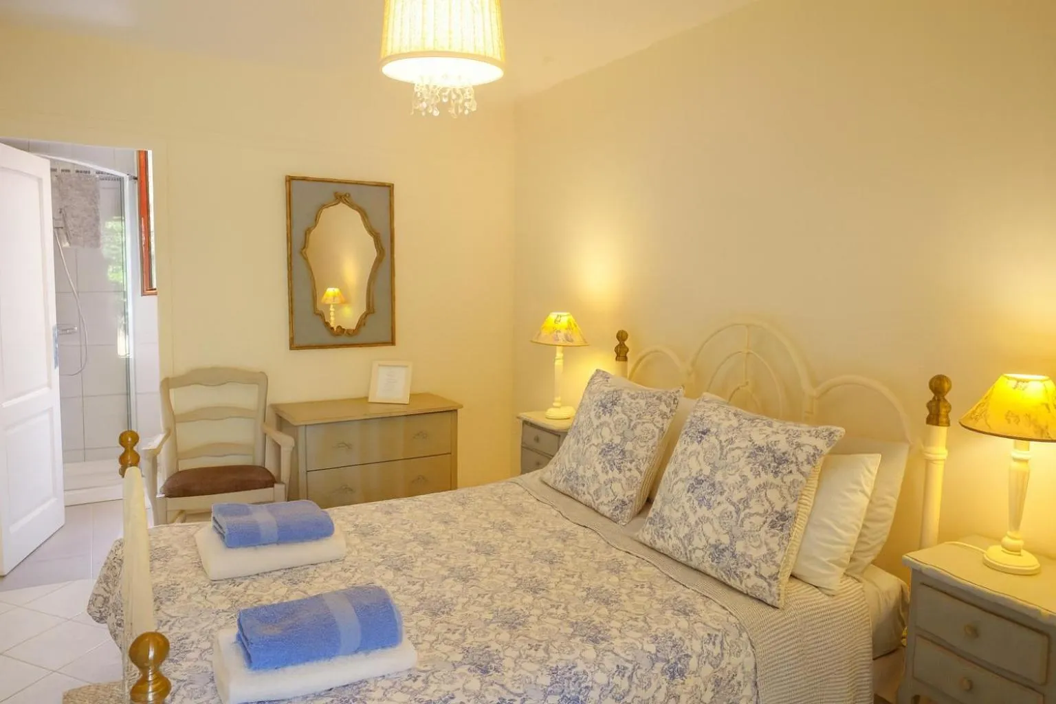 Bed in La Colline - Chambre d'hôtes - B&B