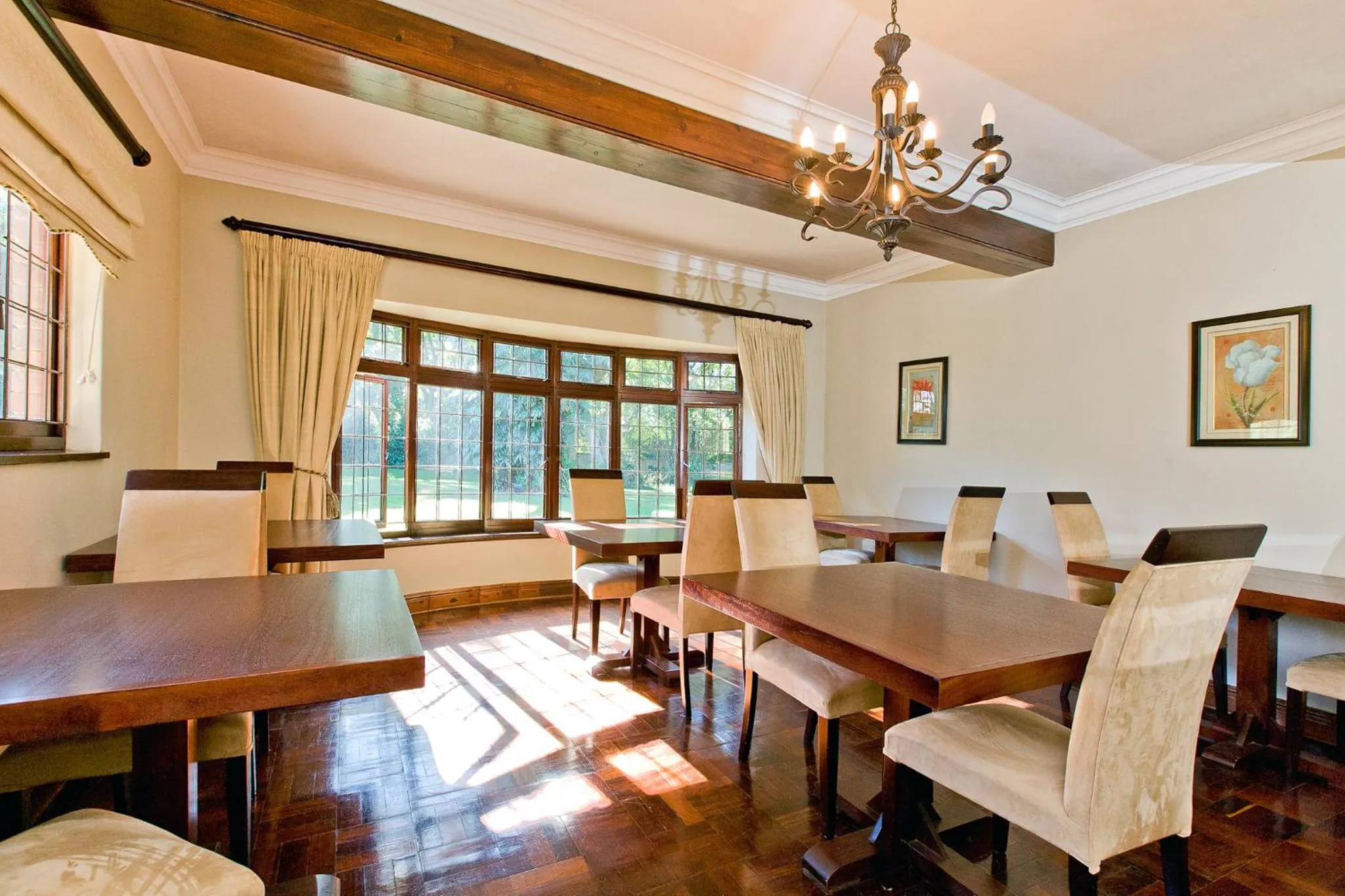 Restaurant/places to eat in Eagle Wind Manor