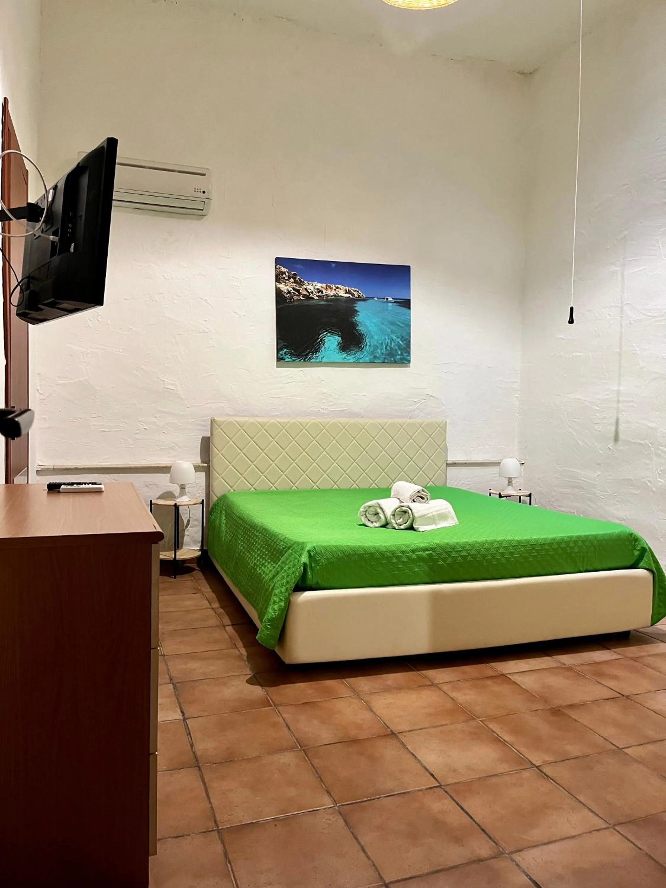 Photo of the whole room, Bed in La Pergola B&B