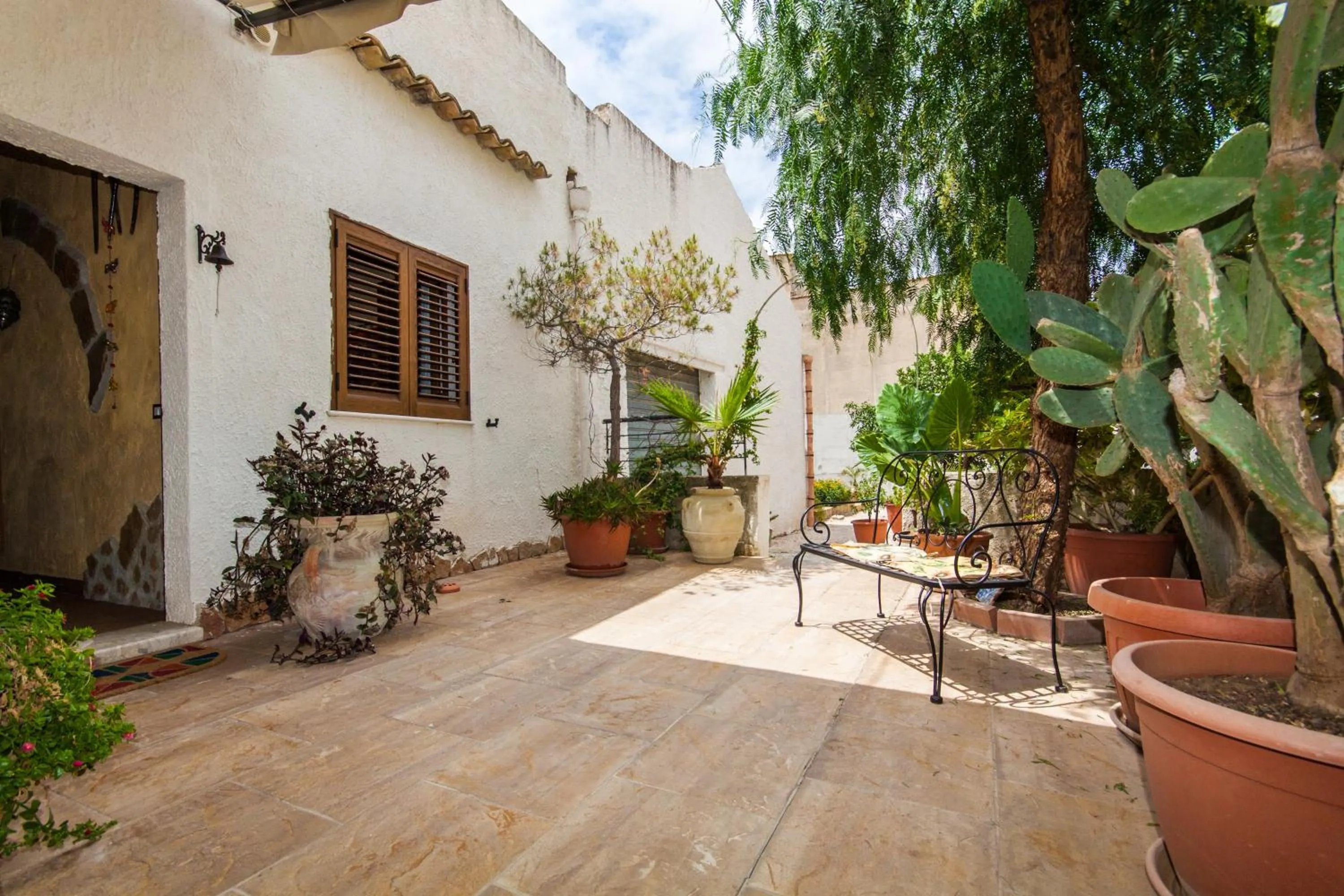 Patio in La Pergola B&B