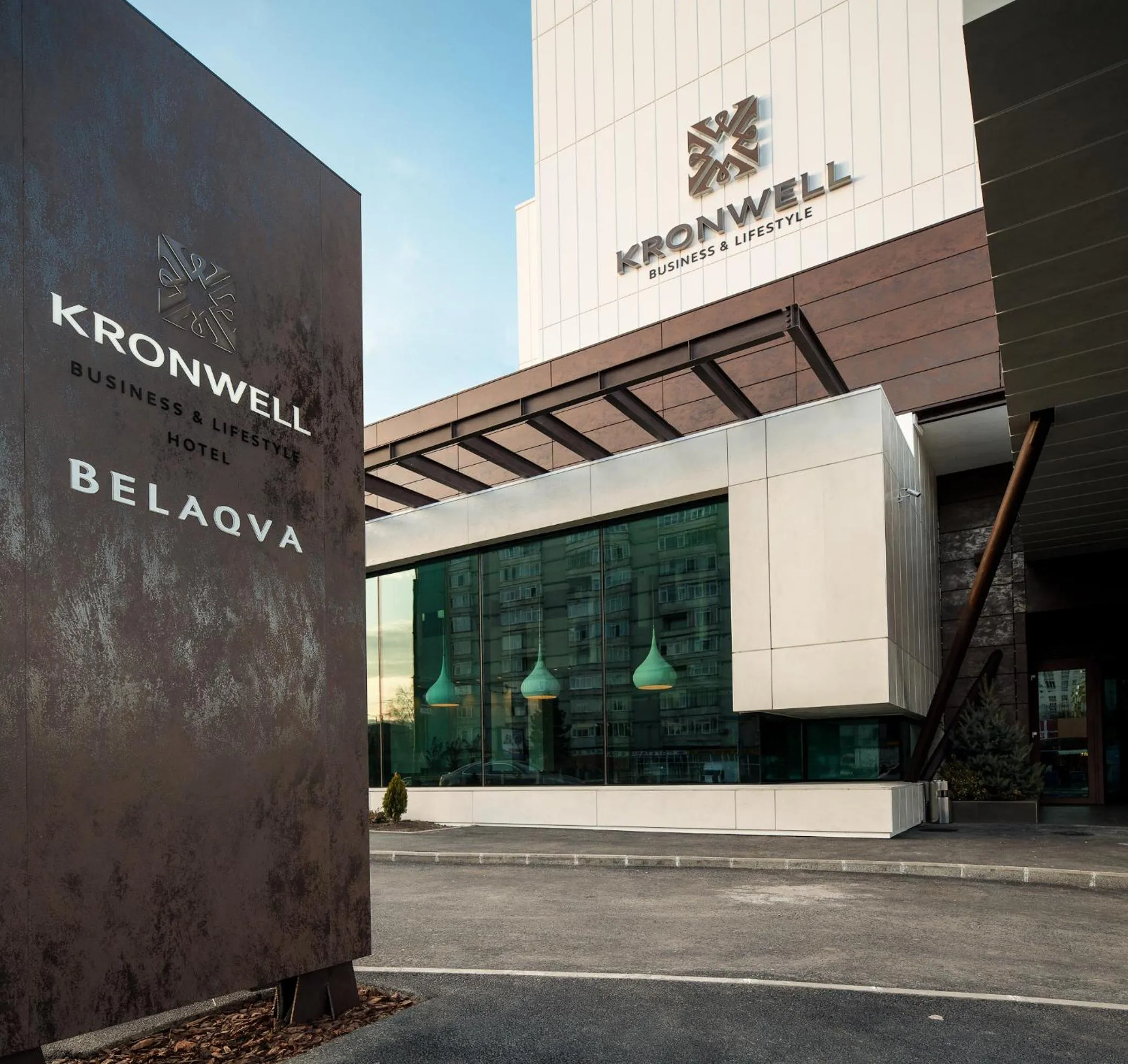 Facade/entrance in Kronwell Brasov Hotel