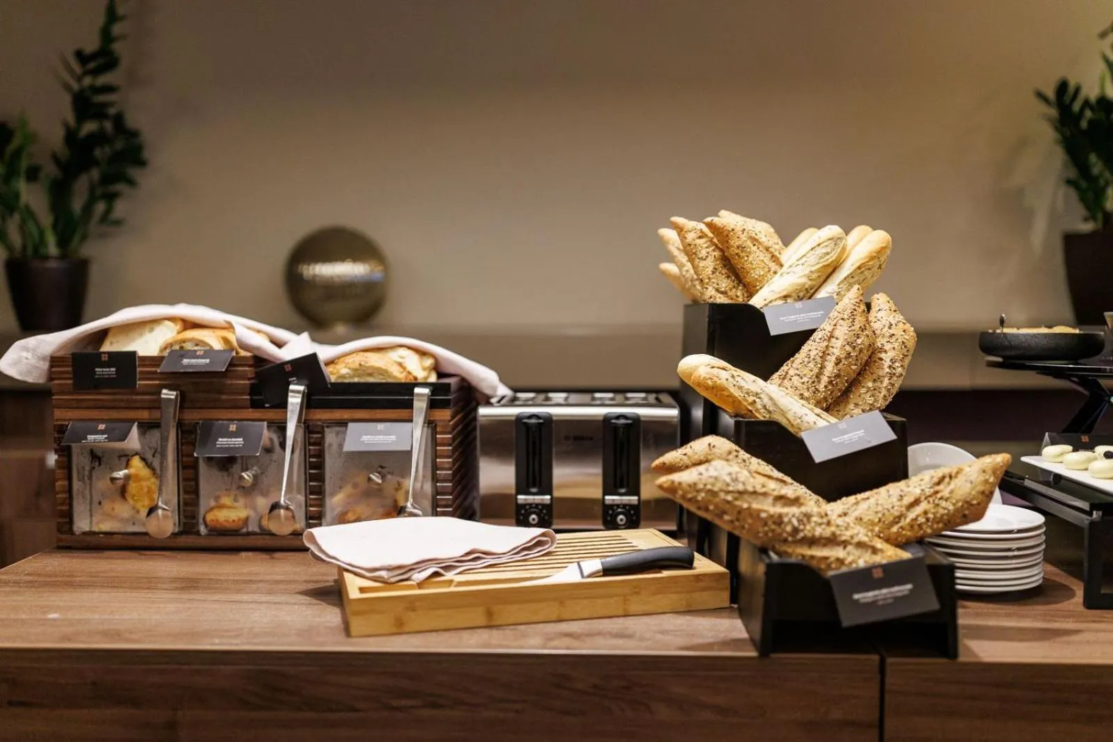 Restaurant/places to eat in Kronwell Brasov Hotel