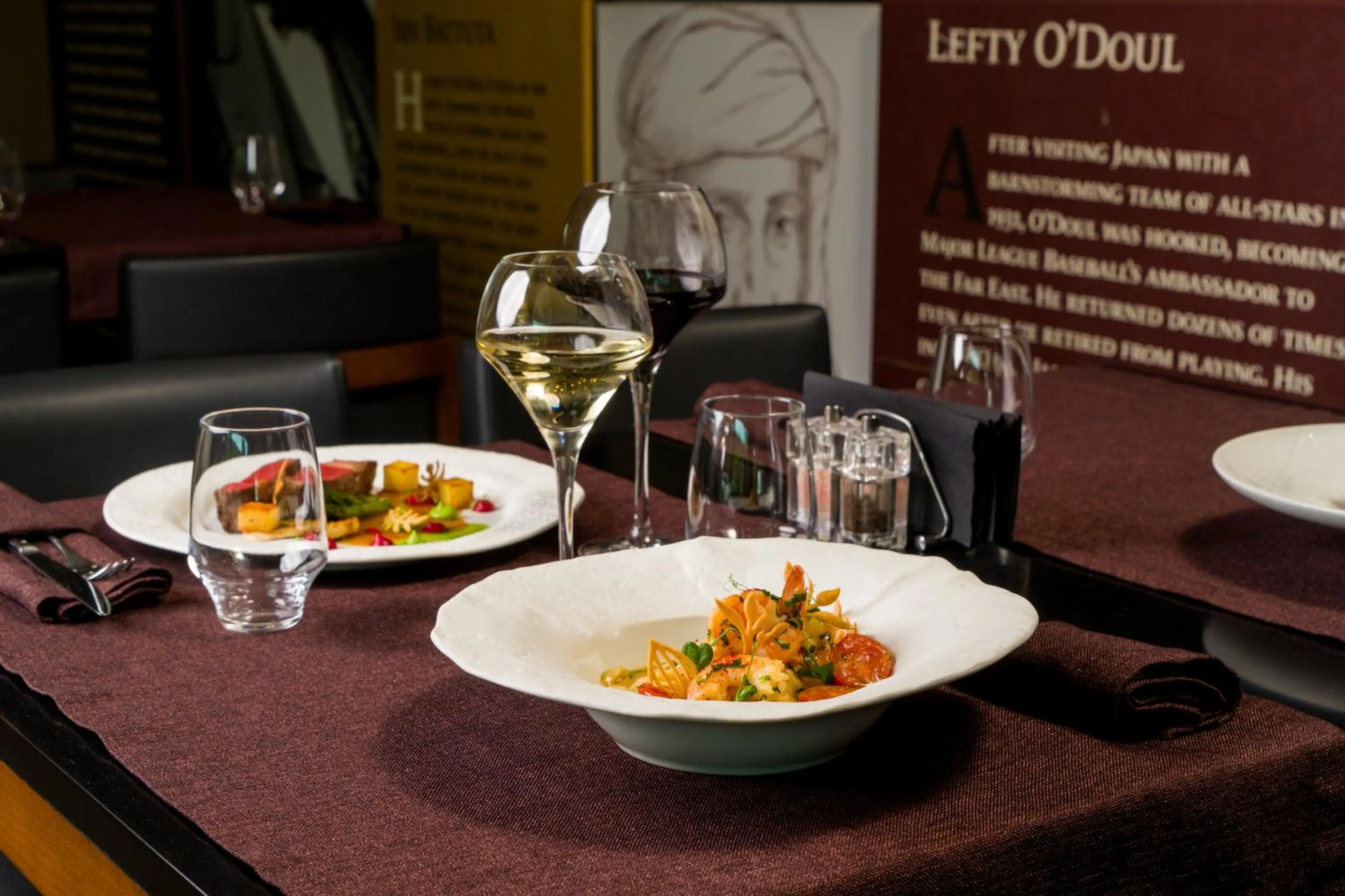 Restaurant/places to eat in Kronwell Brasov Hotel