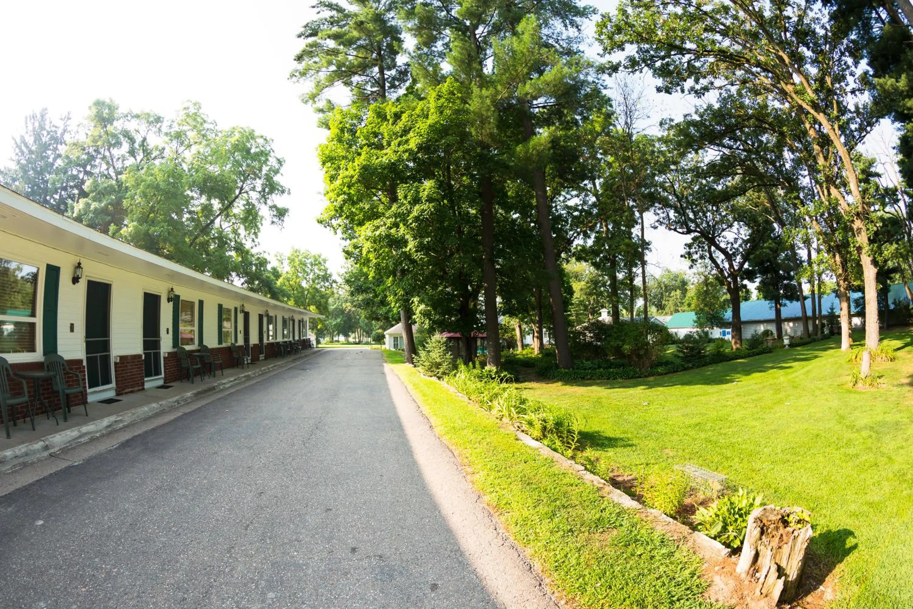 Property building in Oak Park Inn
