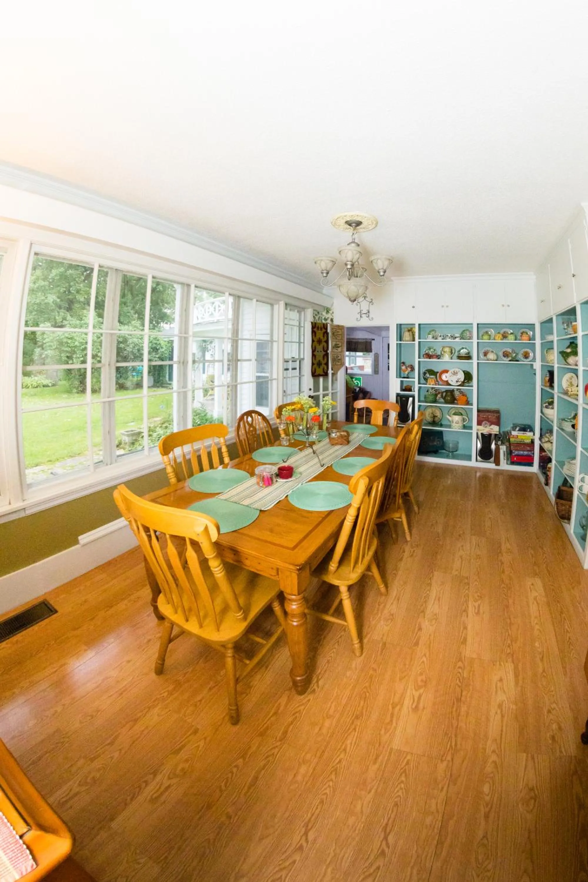 Photo of the whole room in Oak Park Inn