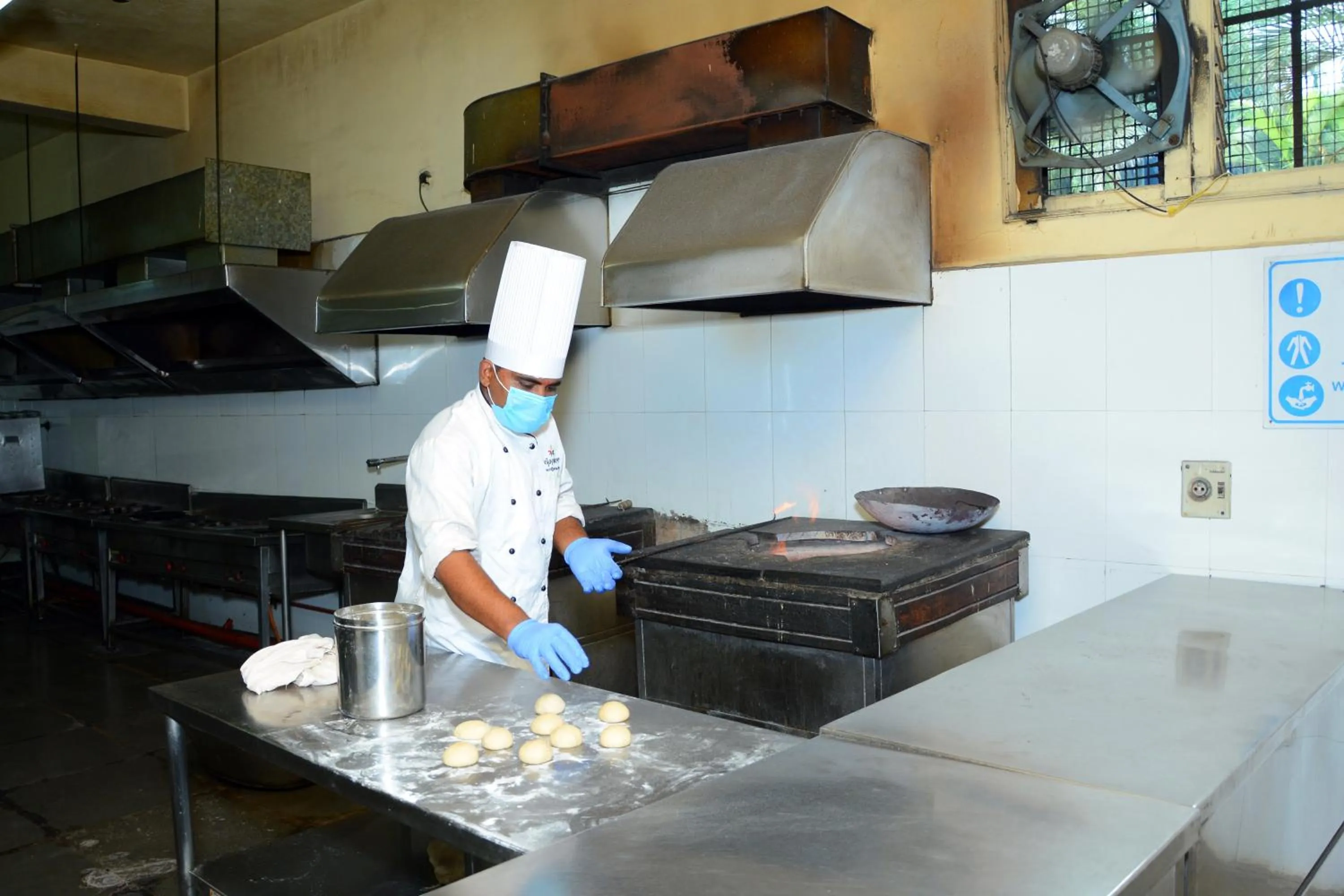 People in Vijayshree Resort, Hampi