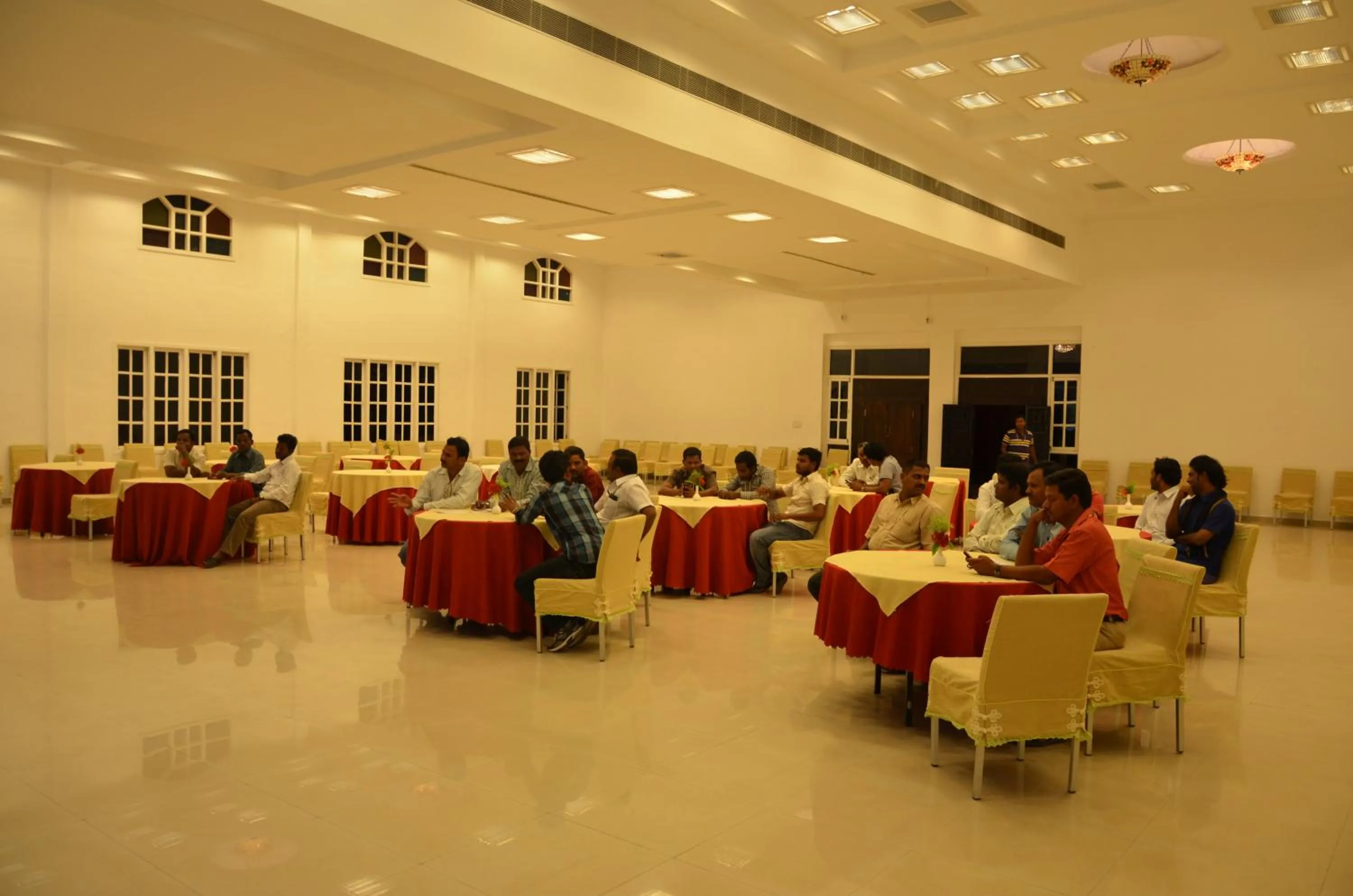 Communal lounge/ TV room in Vijayshree Resort, Hampi