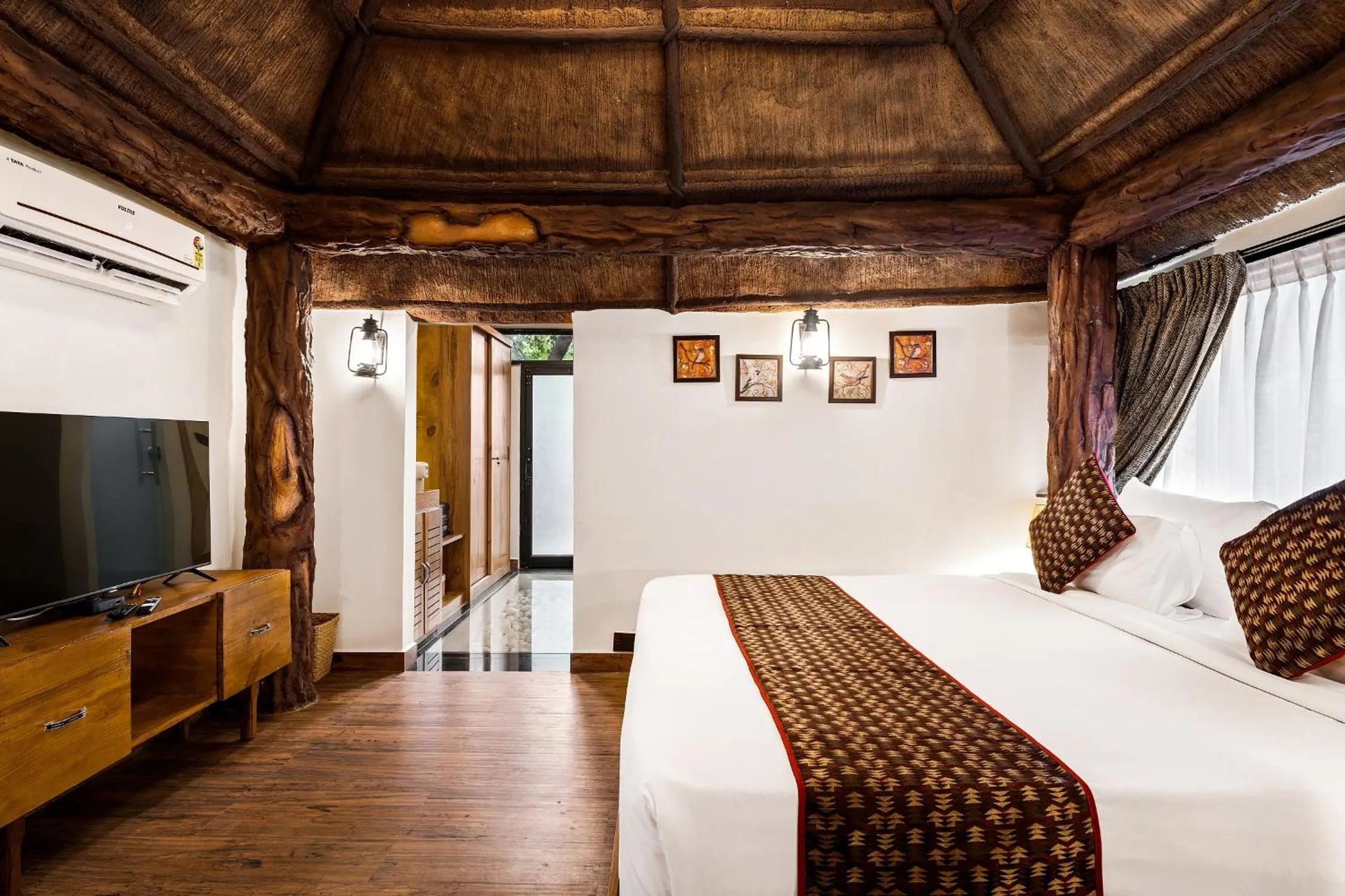 Photo of the whole room, Bed in Vijayshree Resort, Hampi