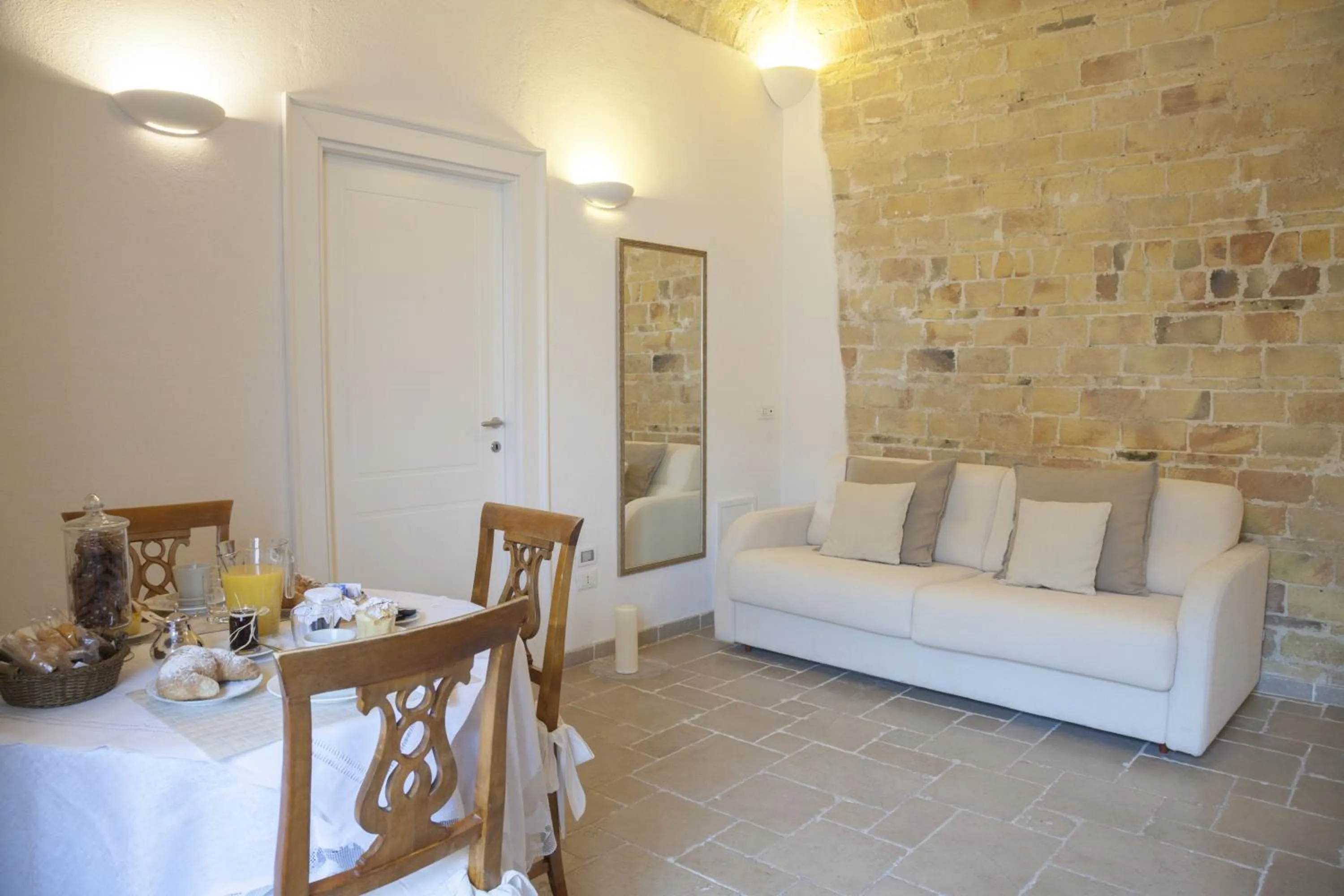 Communal lounge/ TV room in Numero 85