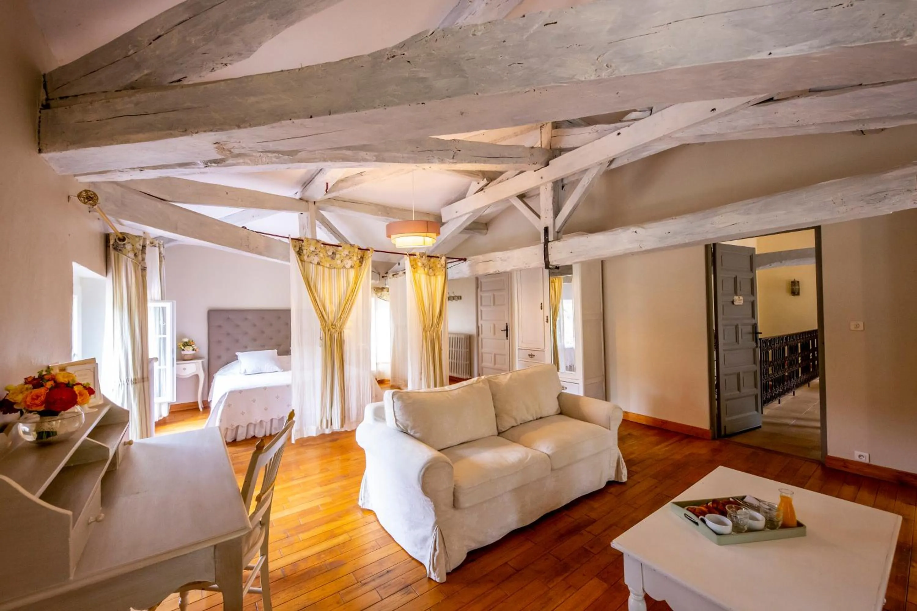 Photo of the whole room in Le Moulin de Rudelle