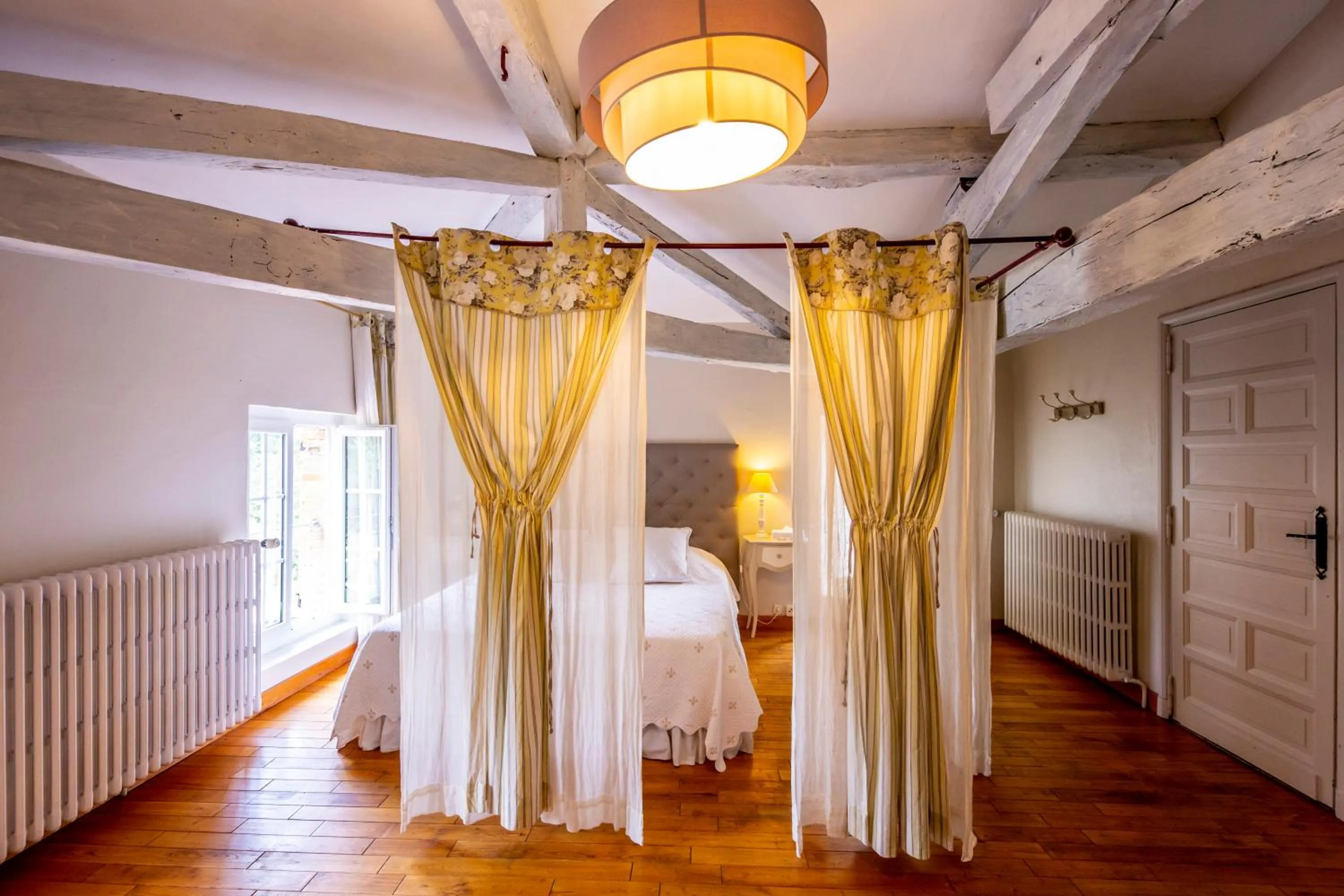 Bedroom, Bed in Le Moulin de Rudelle