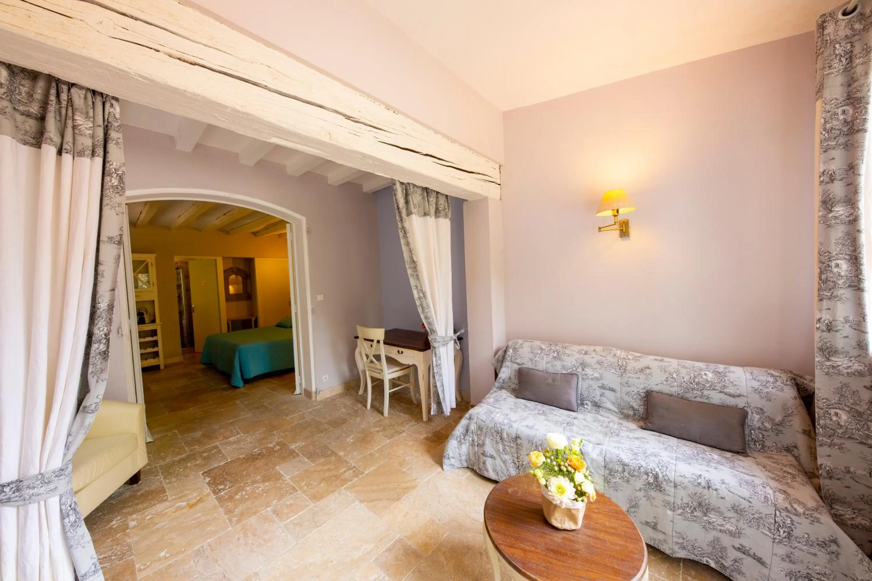 Living room, Bed in Le Moulin de Rudelle