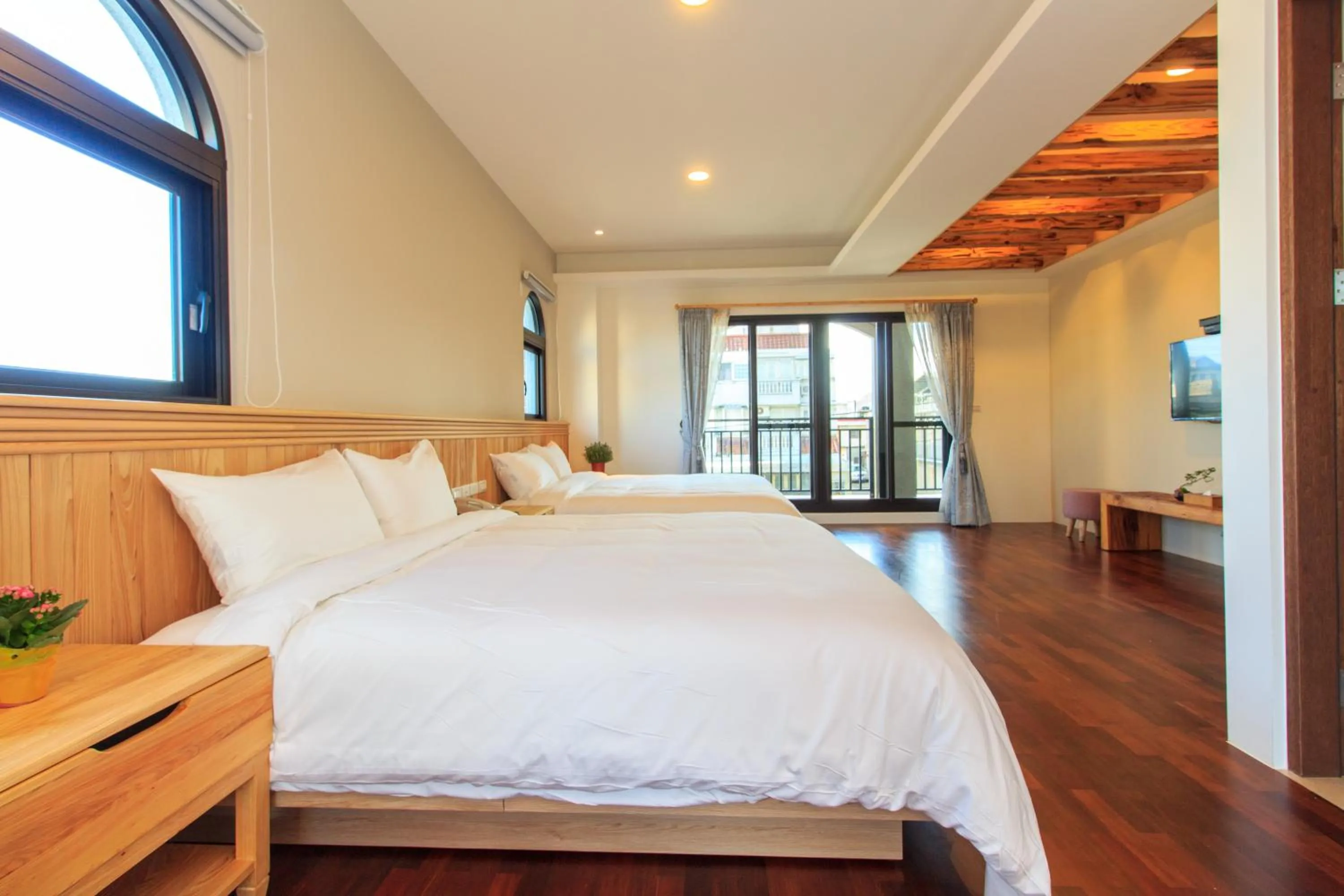 Bed in Post-mountain view