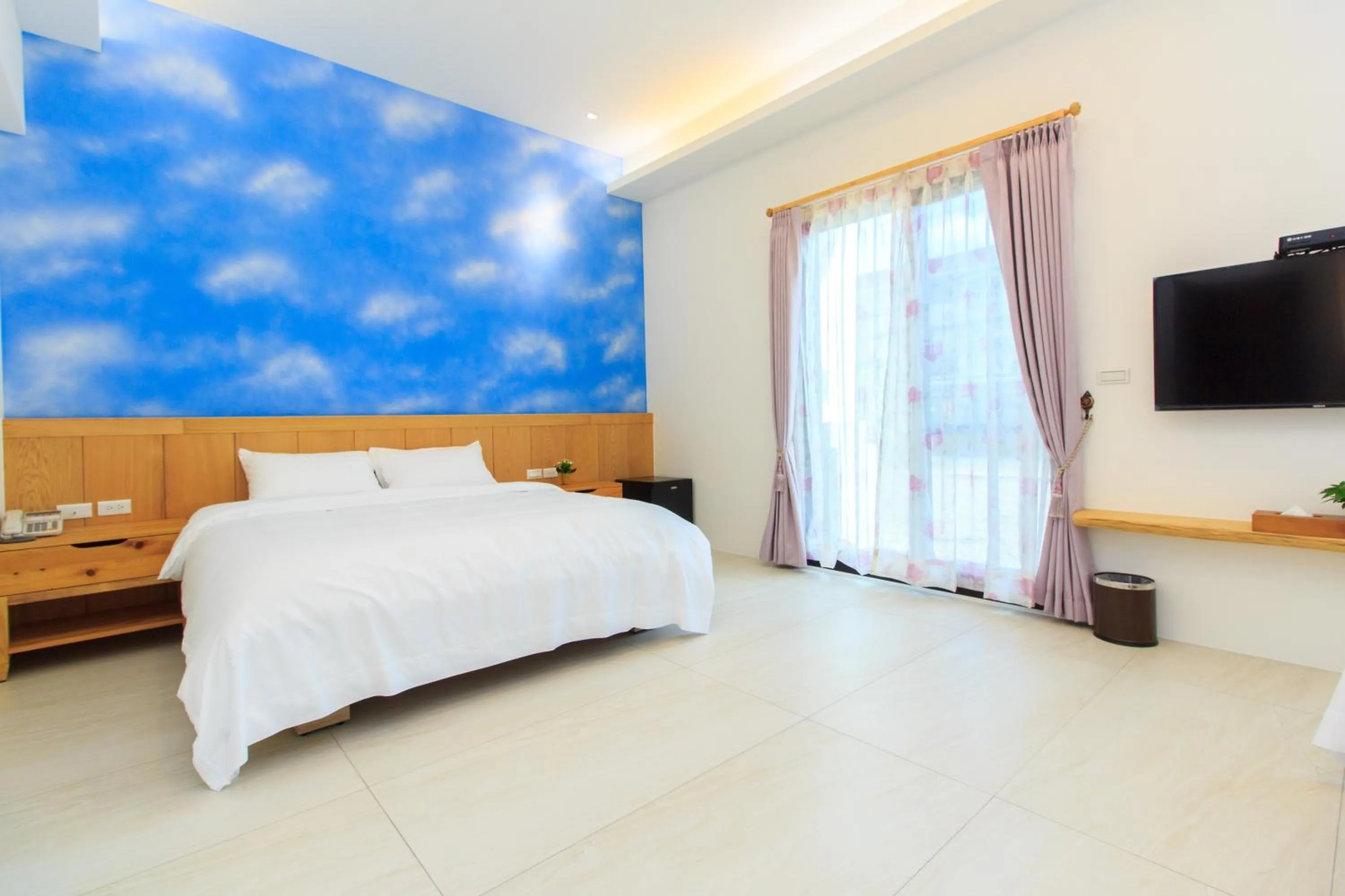 Bed in Post-mountain view