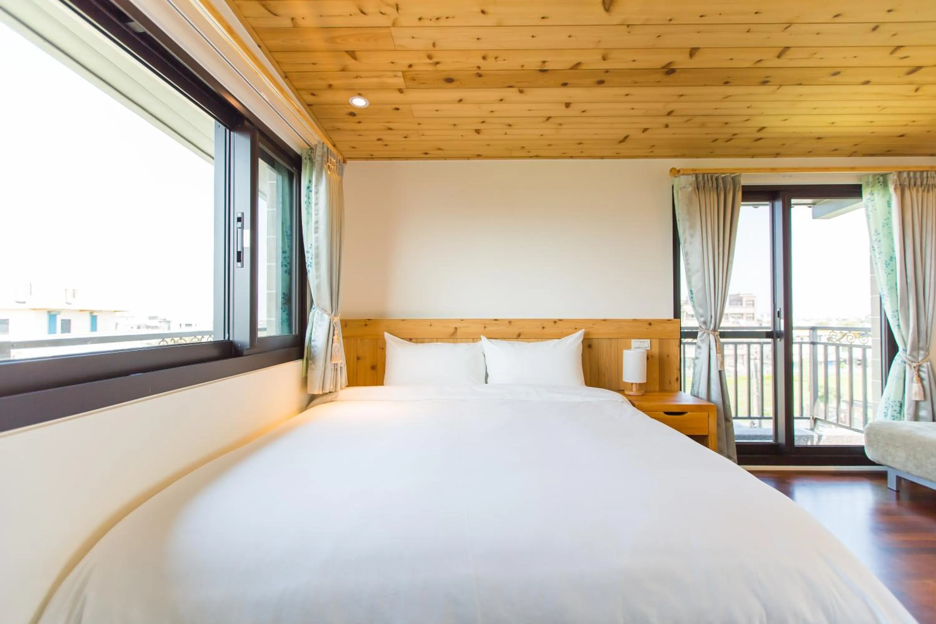 Bed in Post-mountain view