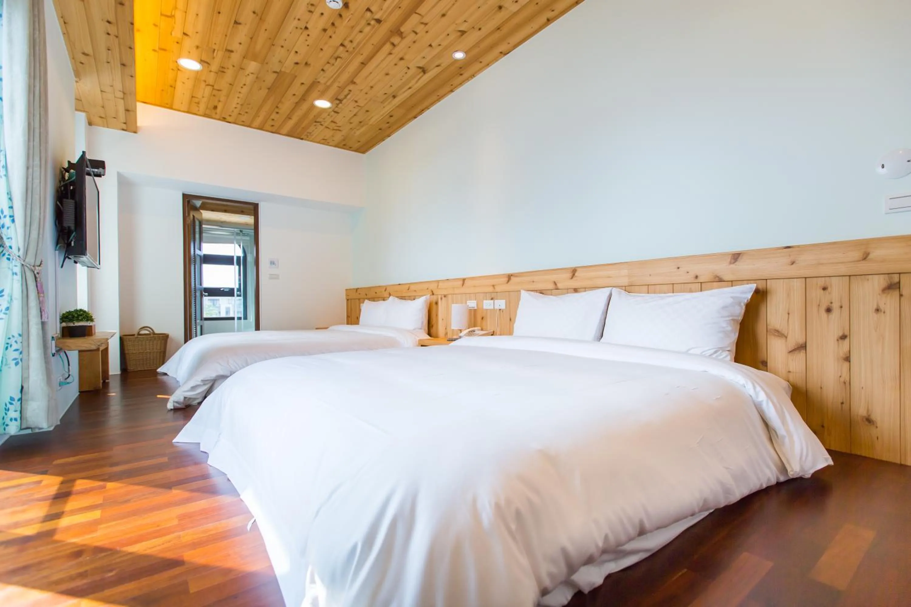 Bed in Post-mountain view