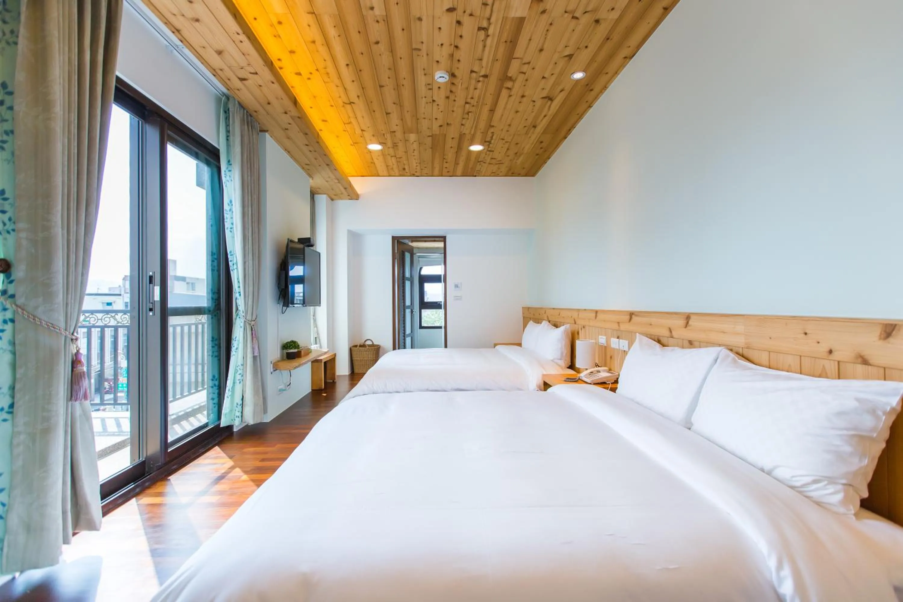 Bed in Post-mountain view