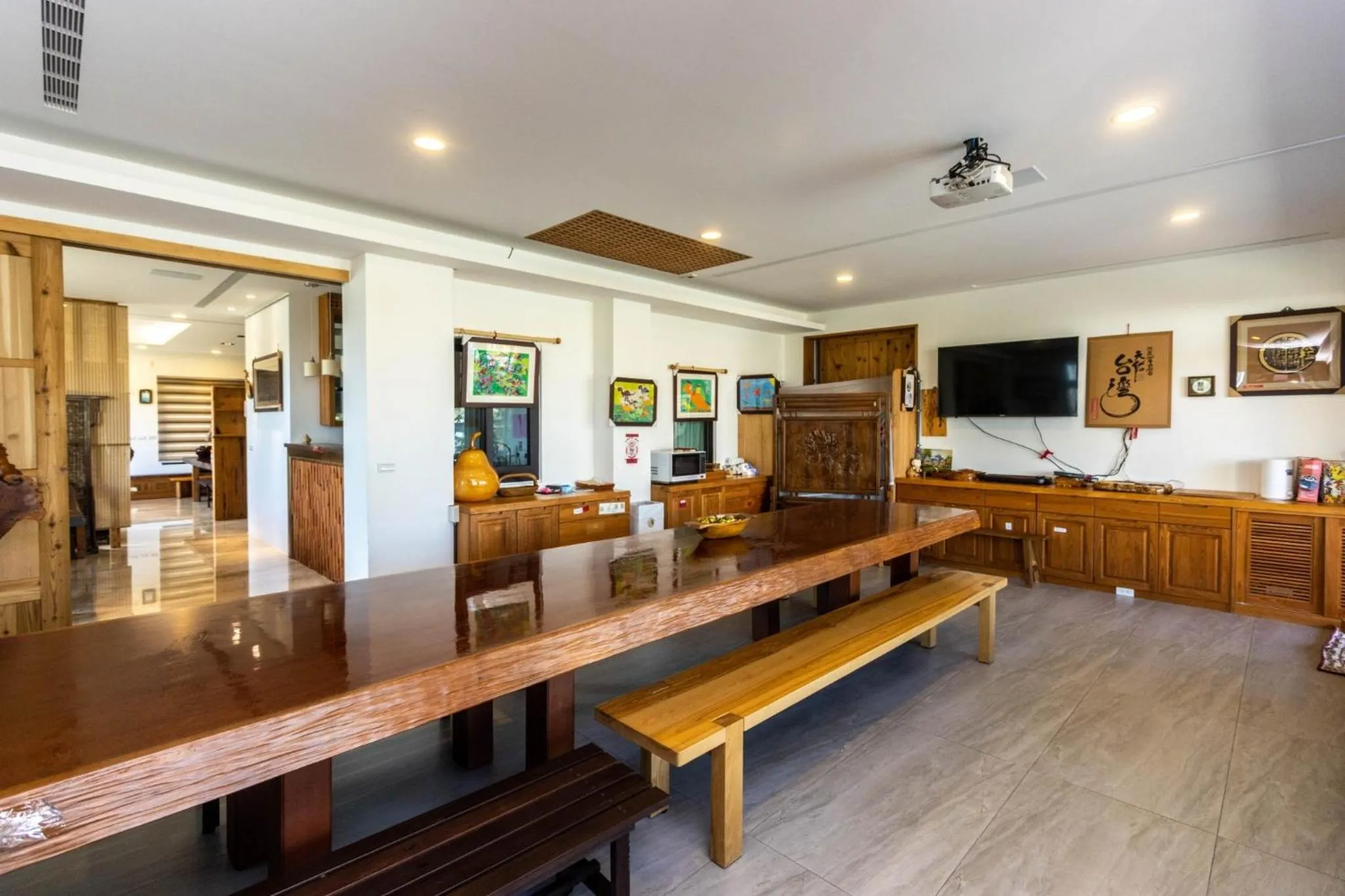 Restaurant/places to eat in Post-mountain view