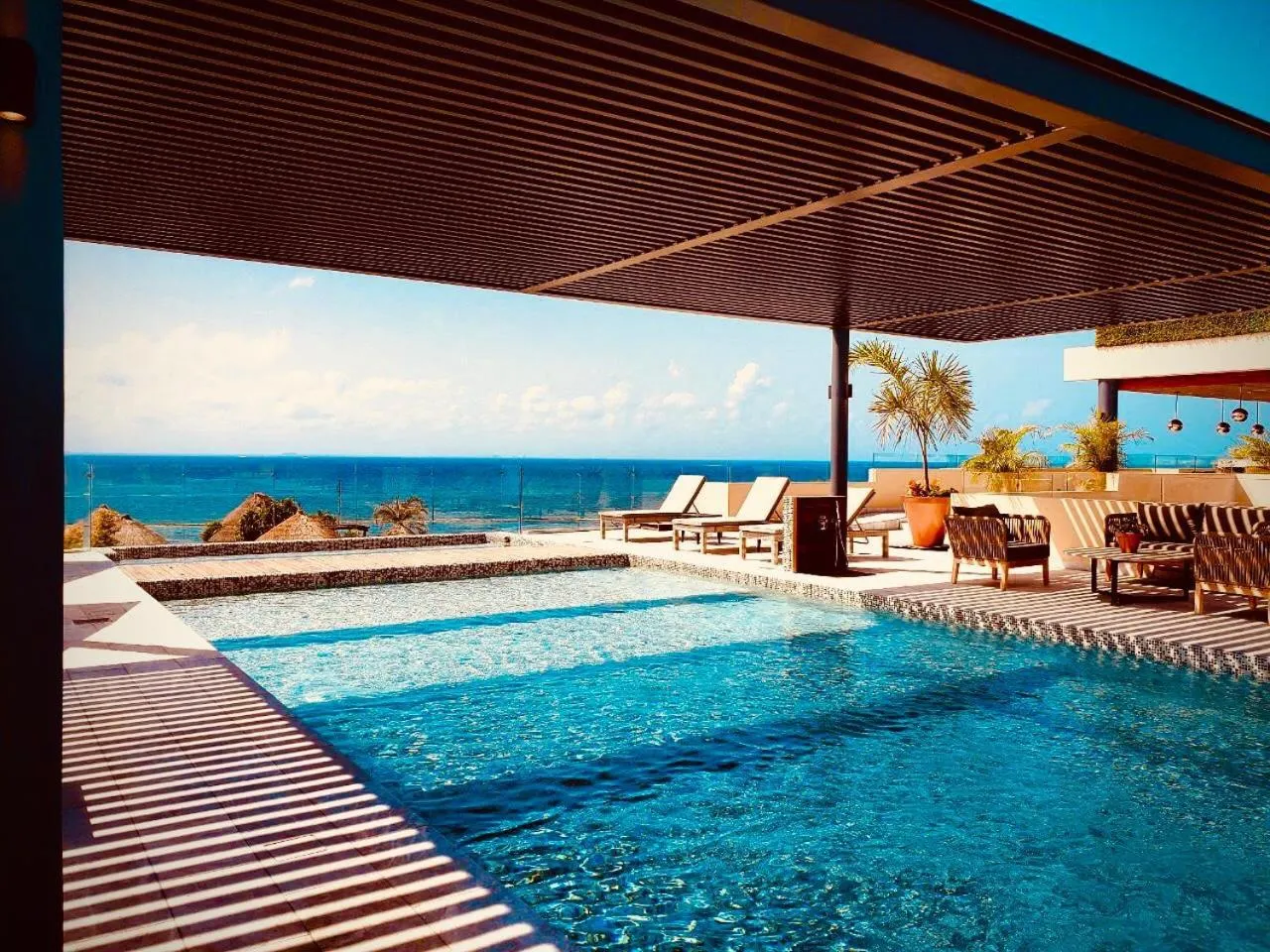 Swimming pool in Singular Joy Downtown Residences