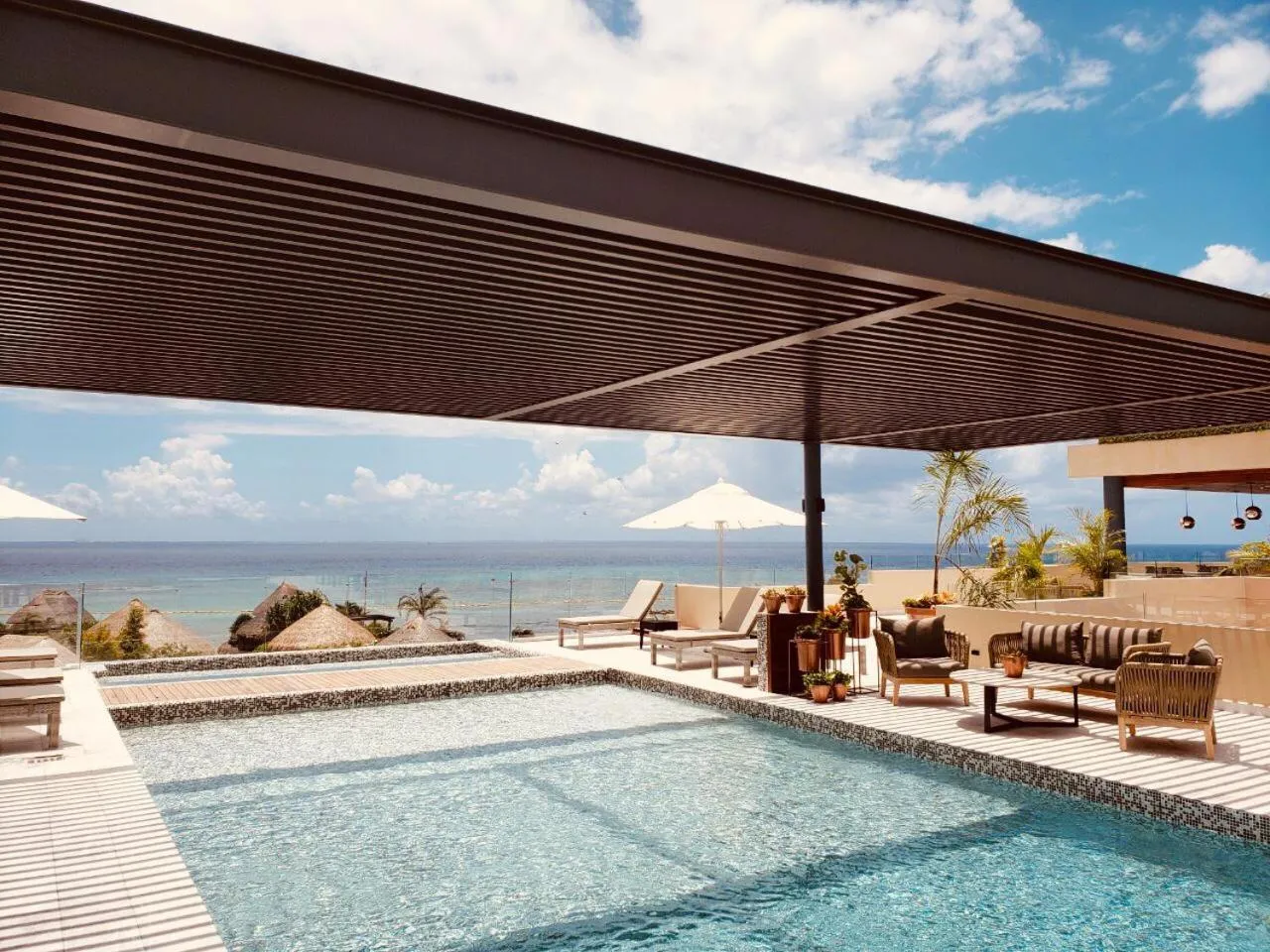 Swimming pool in Singular Joy Downtown Residences