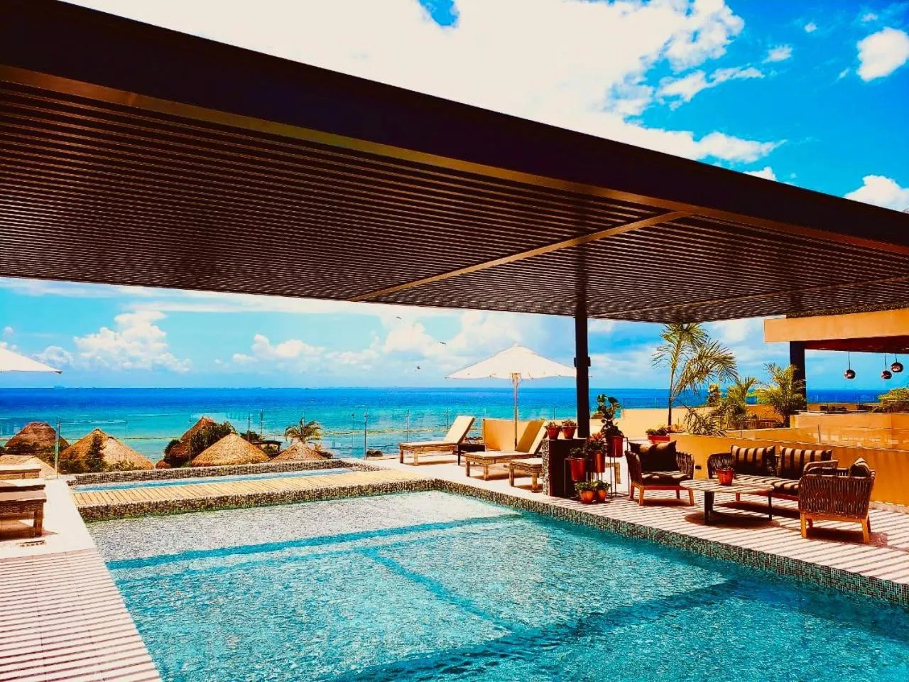 Swimming pool in Singular Joy Downtown Residences