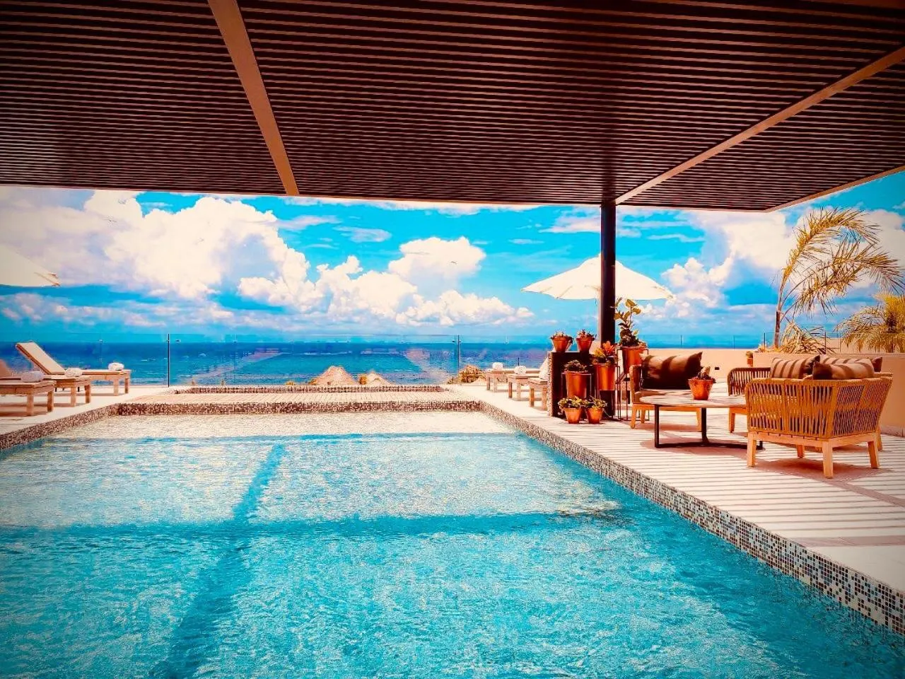 Swimming pool in Singular Joy Downtown Residences