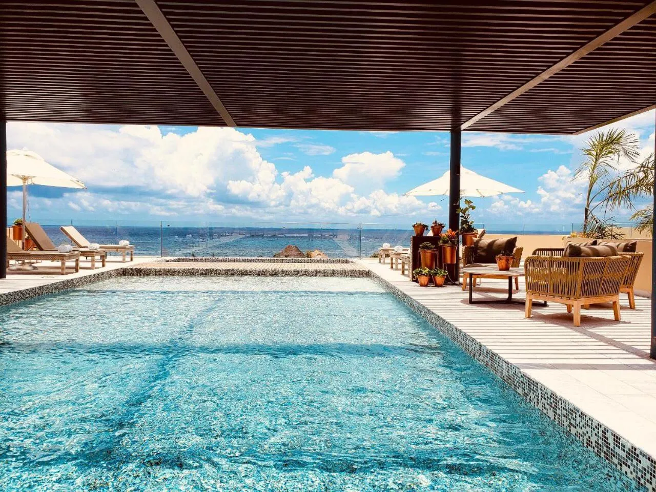 Swimming pool in Singular Joy Downtown Residences