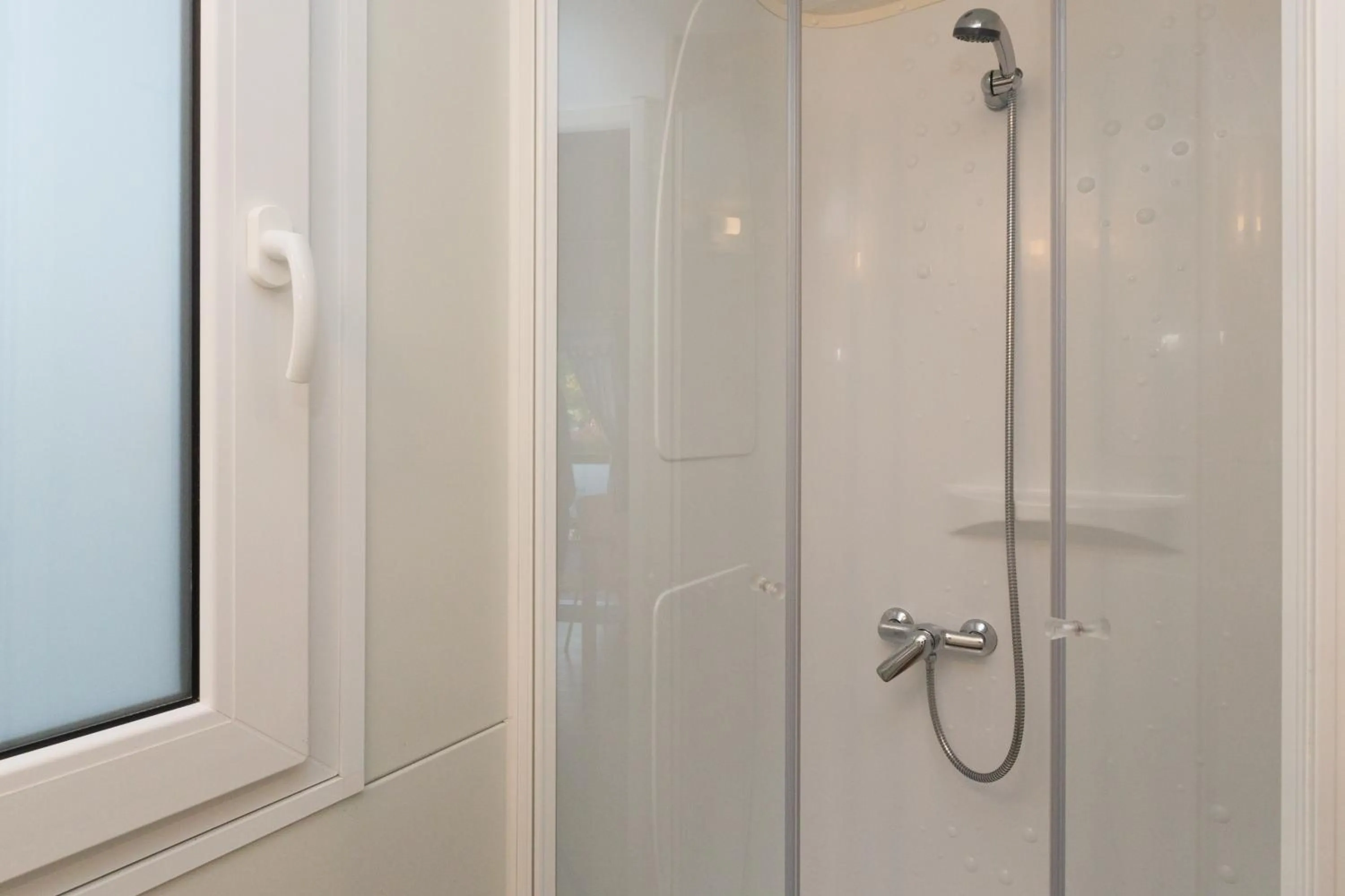 Bathroom in Mobile Homes Banko in Bijela Uvala and Zelena laguna