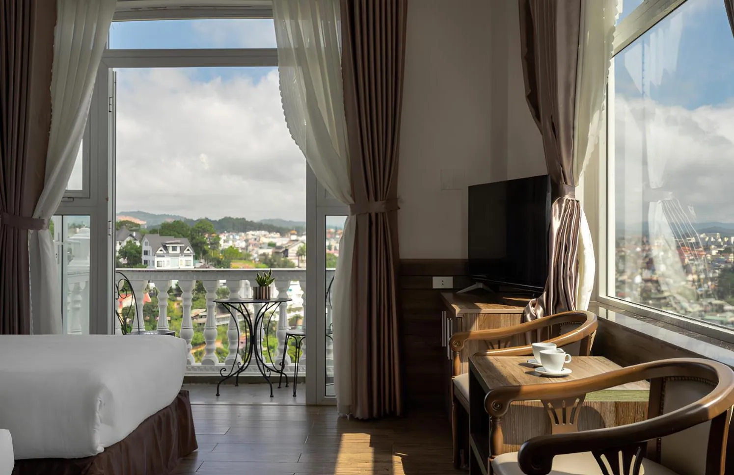 Photo of the whole room, Bed in New Life Hotel - Da Lat