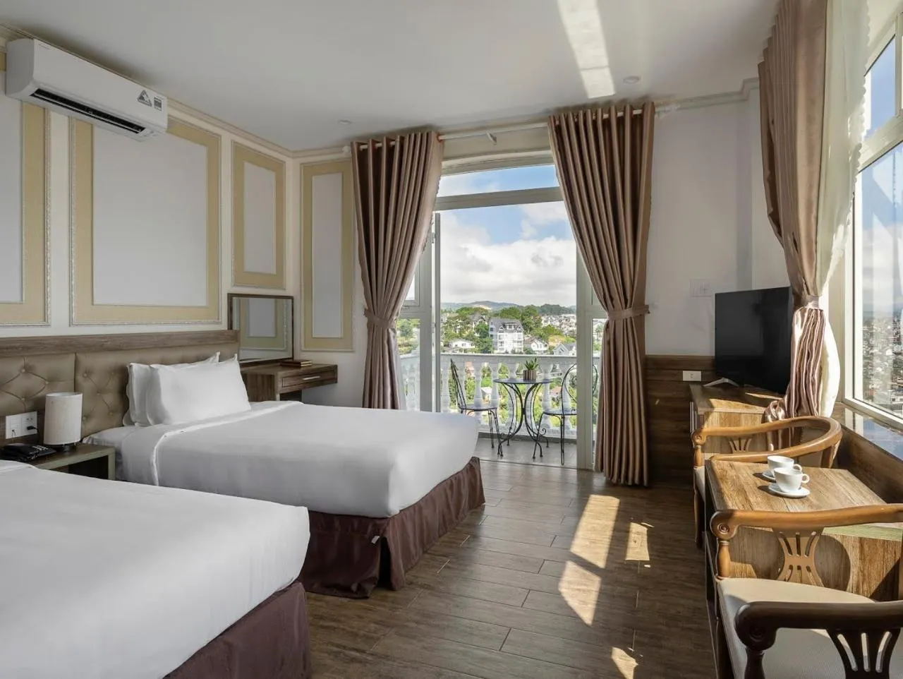 Bed in New Life Hotel - Da Lat