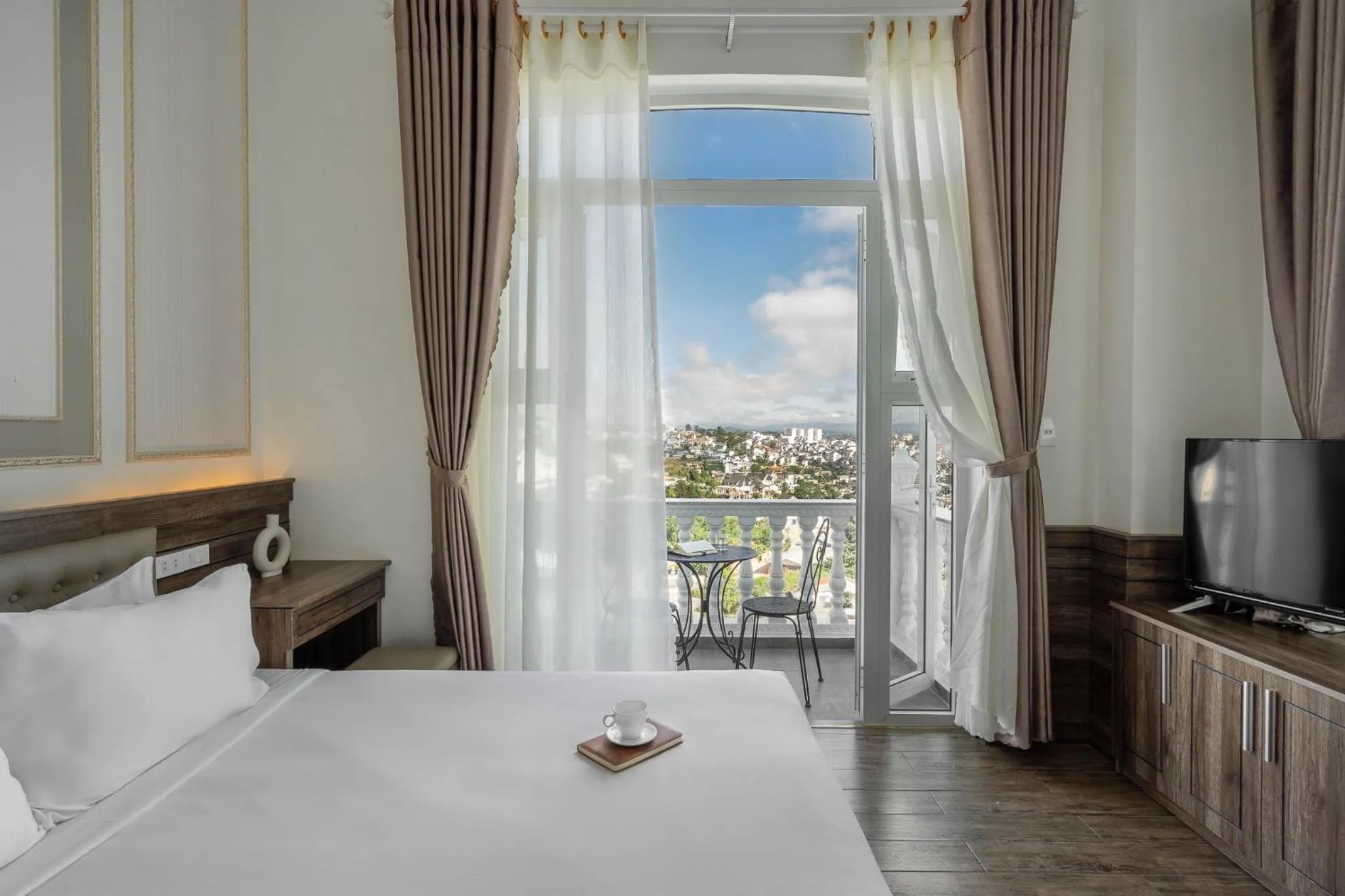 Bed in New Life Hotel - Da Lat