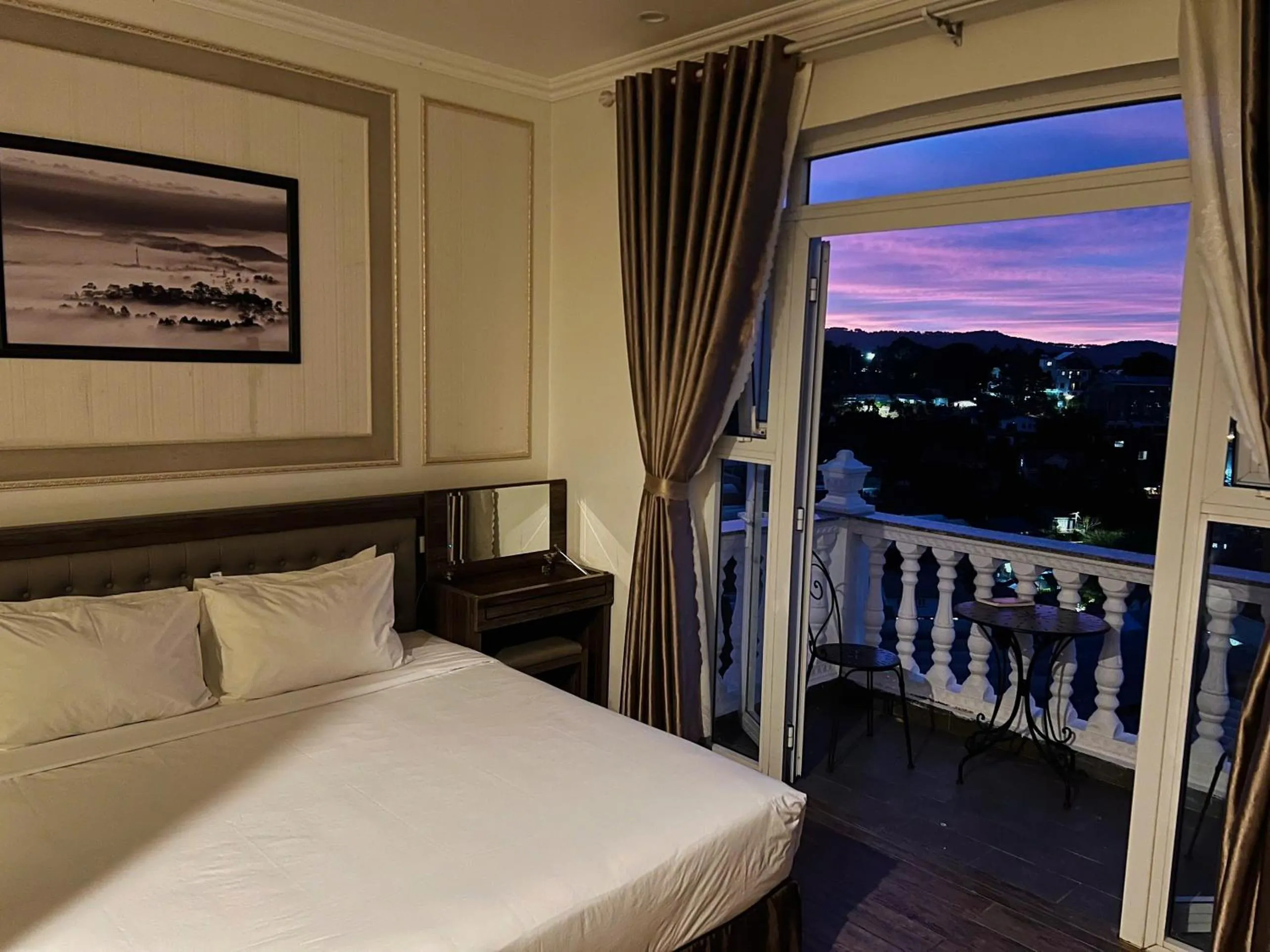 Bed in New Life Hotel - Da Lat