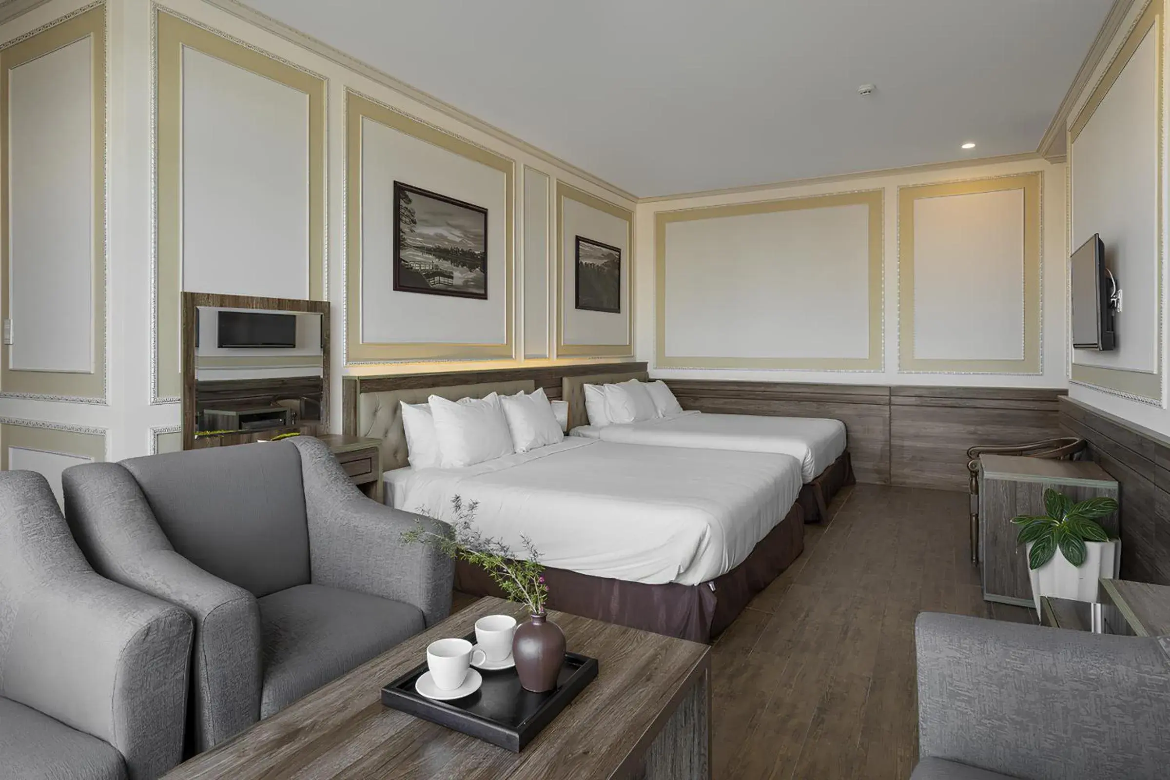 Deluxe Family Room in New Life Hotel - Da Lat Deluxe Family Room in New Life Hotel - Da Lat