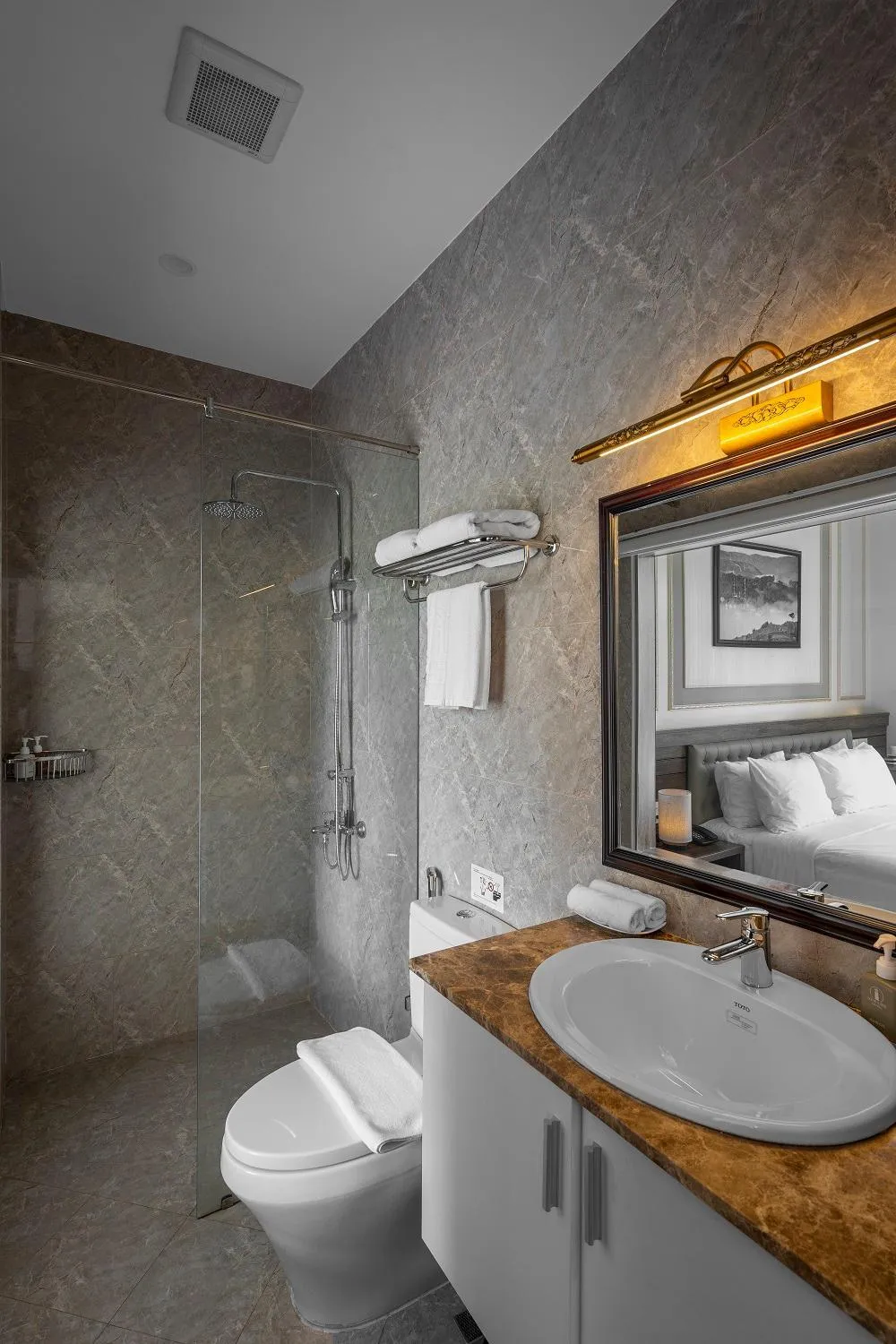 Shower in New Life Hotel - Da Lat