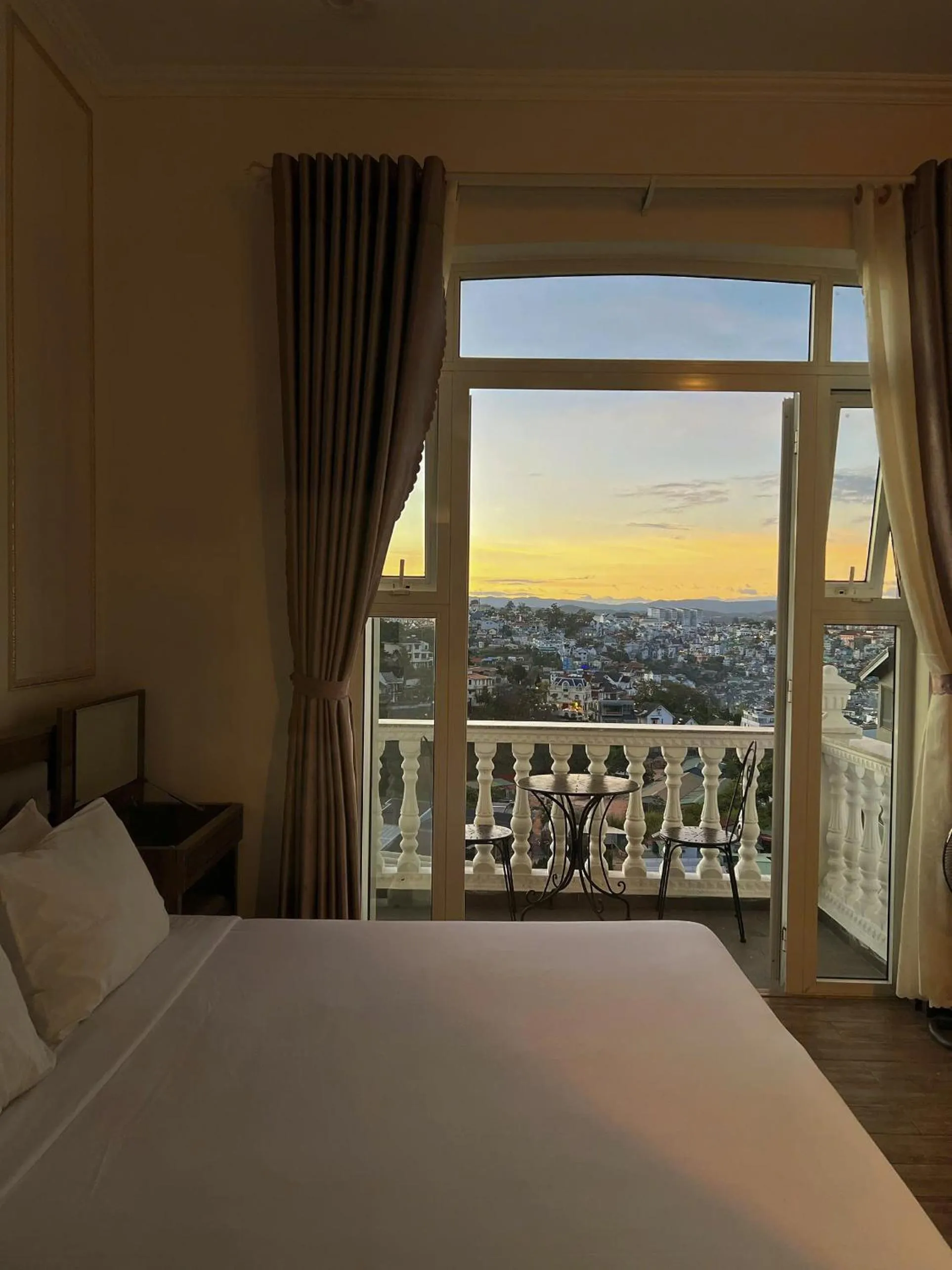 Bed in New Life Hotel - Da Lat