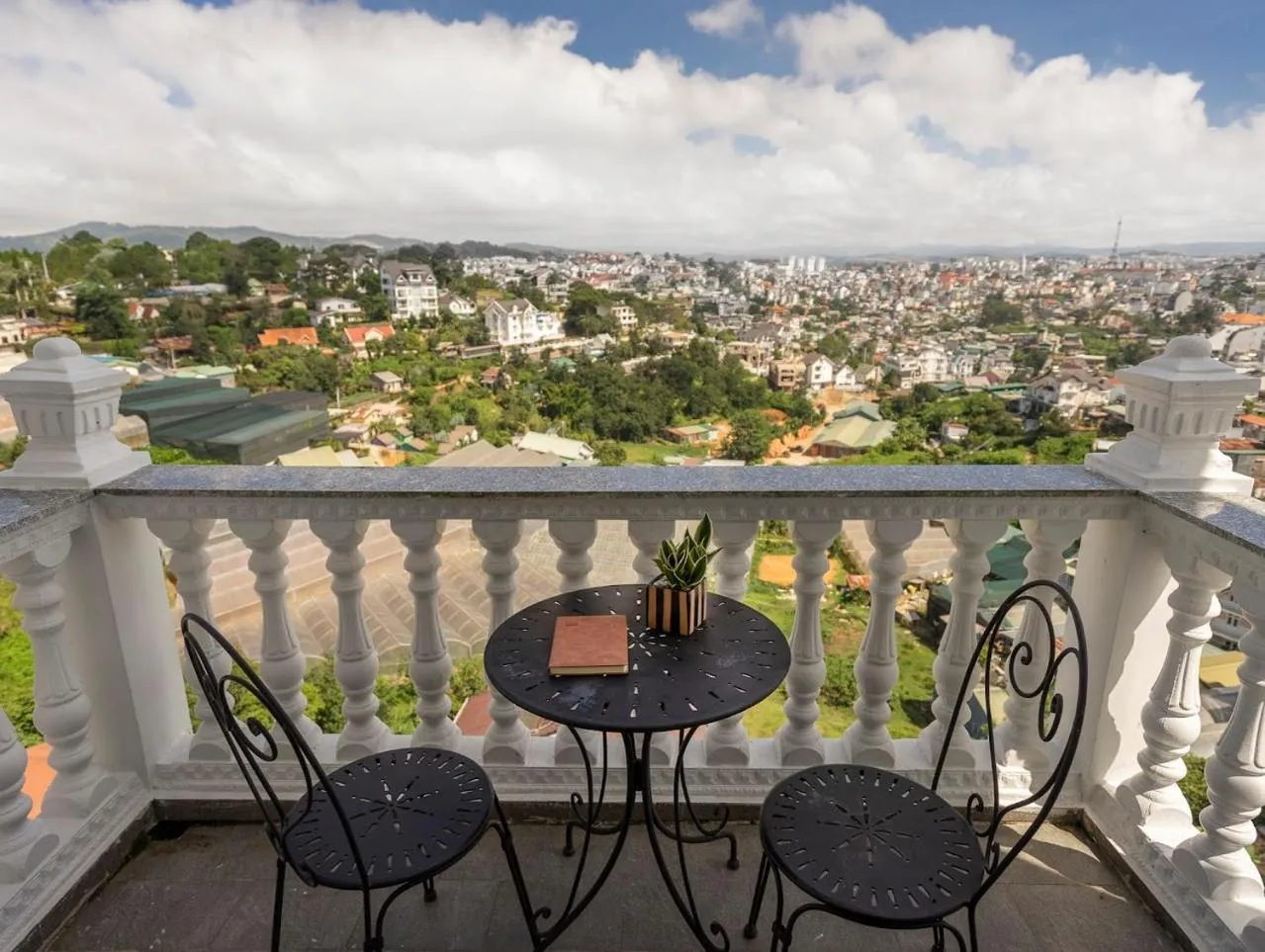 Balcony/Terrace in New Life Hotel - Da Lat