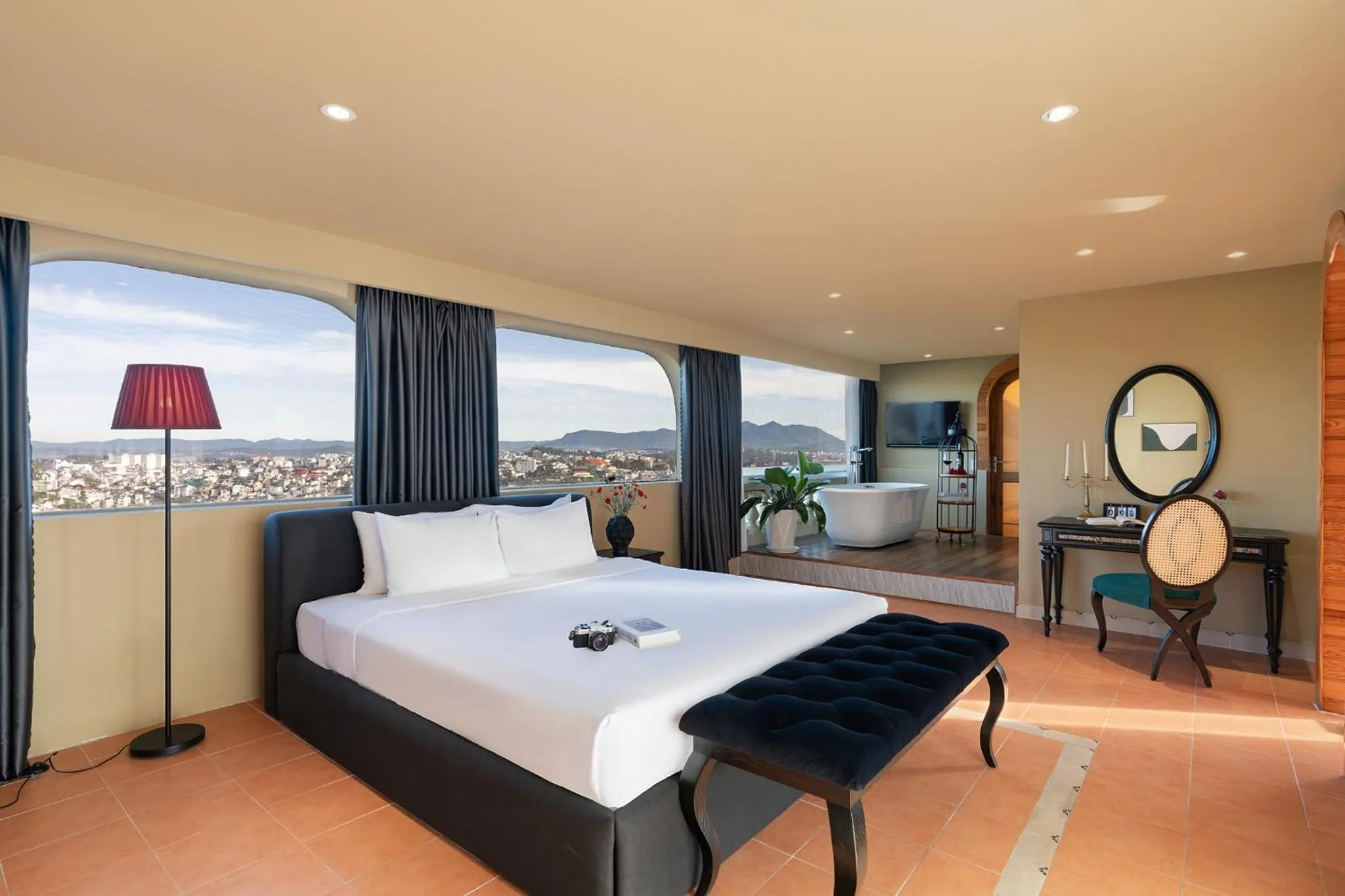 Bed in New Life Hotel - Da Lat