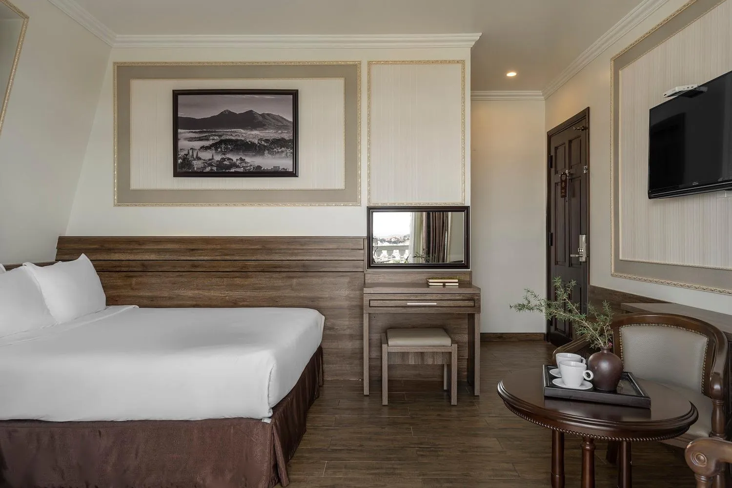 Photo of the whole room, Bed in New Life Hotel - Da Lat