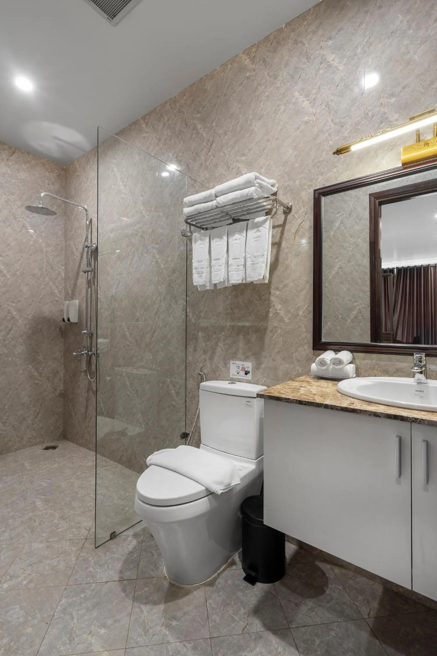 Bathroom in New Life Hotel - Da Lat
