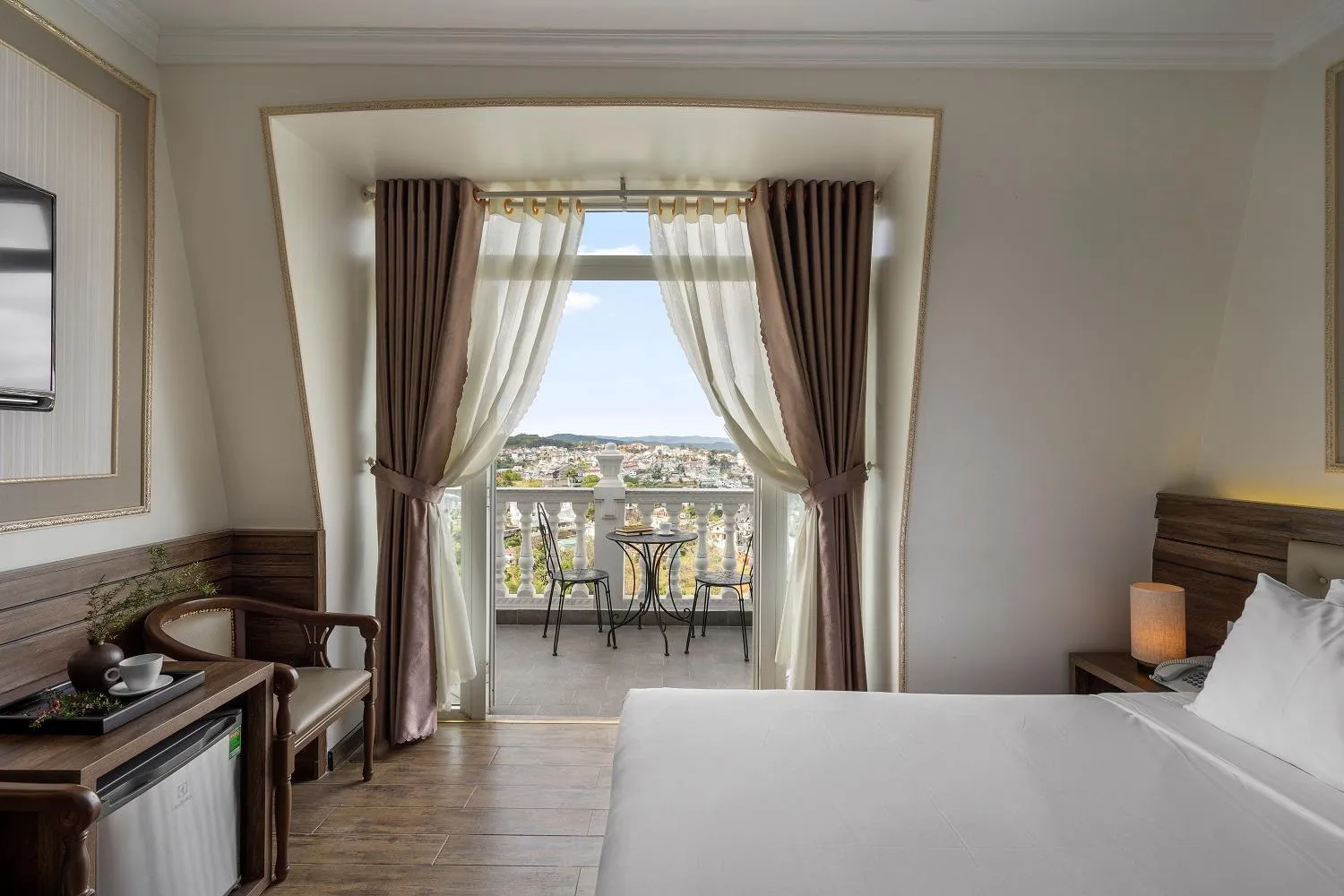 Bed in New Life Hotel - Da Lat