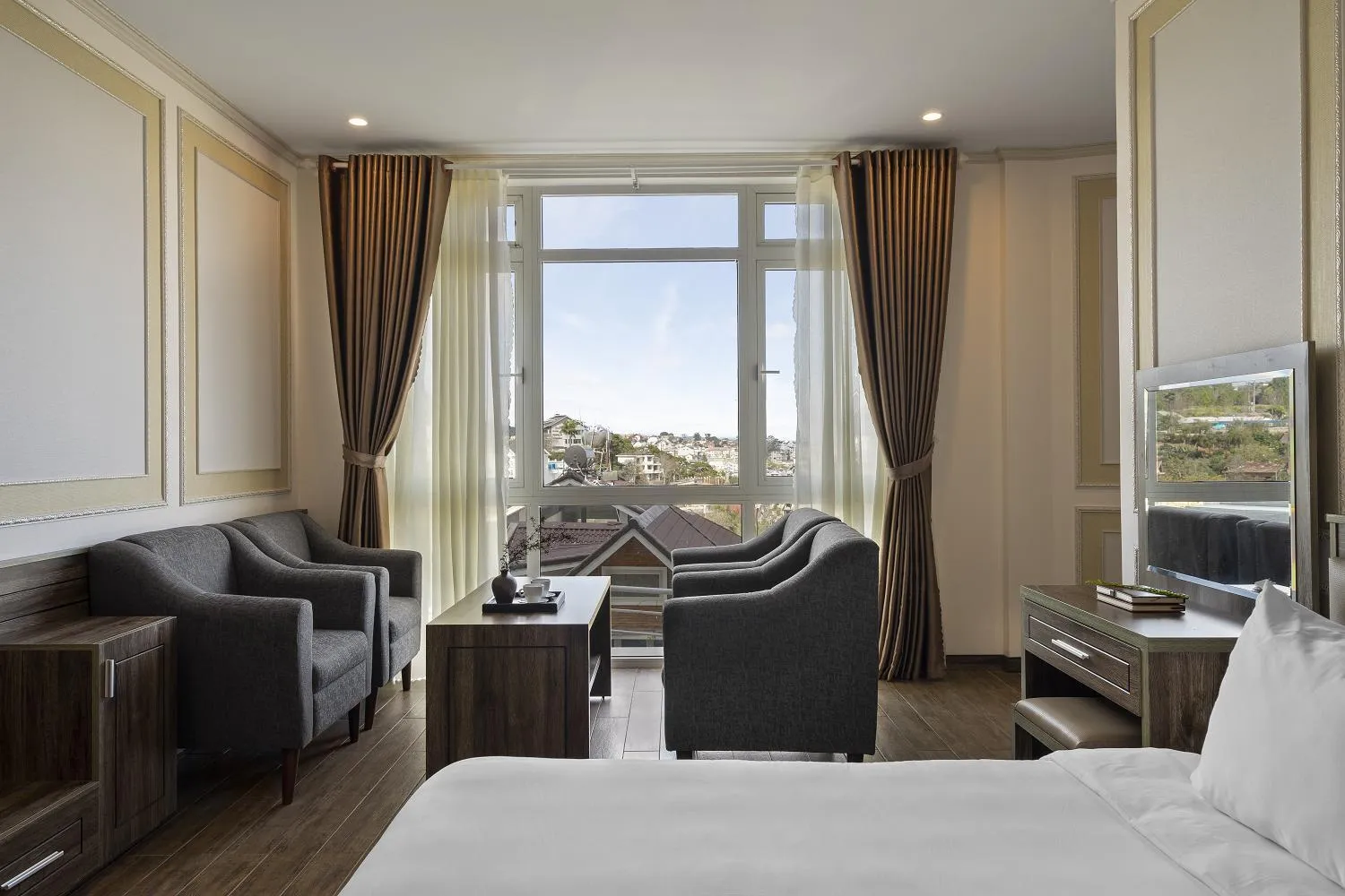 Photo of the whole room, Bed in New Life Hotel - Da Lat